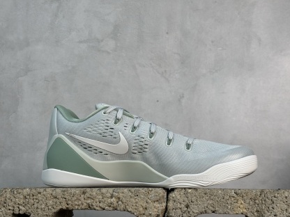 kobe 9 系列（尺寸建議偏大0.5號拿）