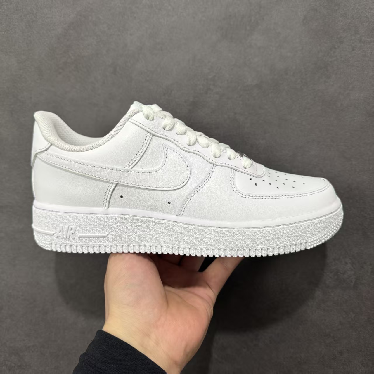 纯白Air Force 1 特價福利