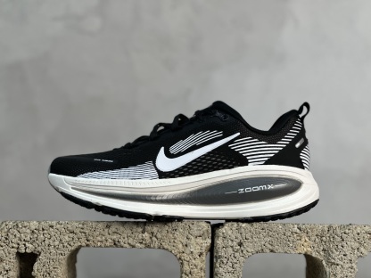 NK Vomero V18 網面透氣跑步鞋