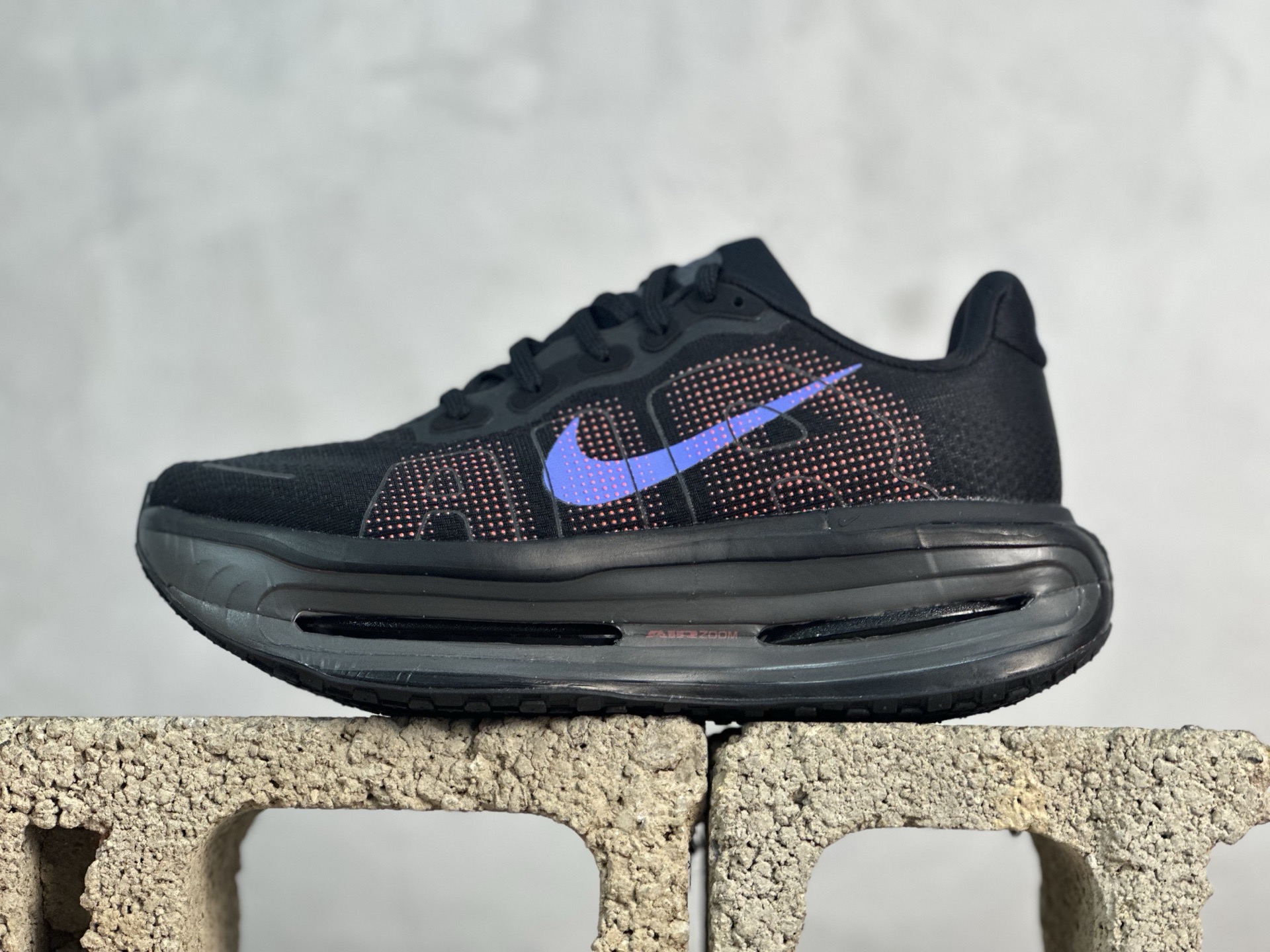 Nike Air Zoom Vomero Premium 系列