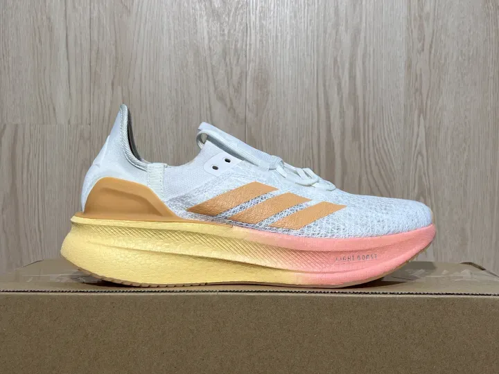 Adidas Ultraboost 5.O跑鞋