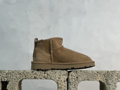 UGG CLASSIC ULTRA MINI 童鞋  