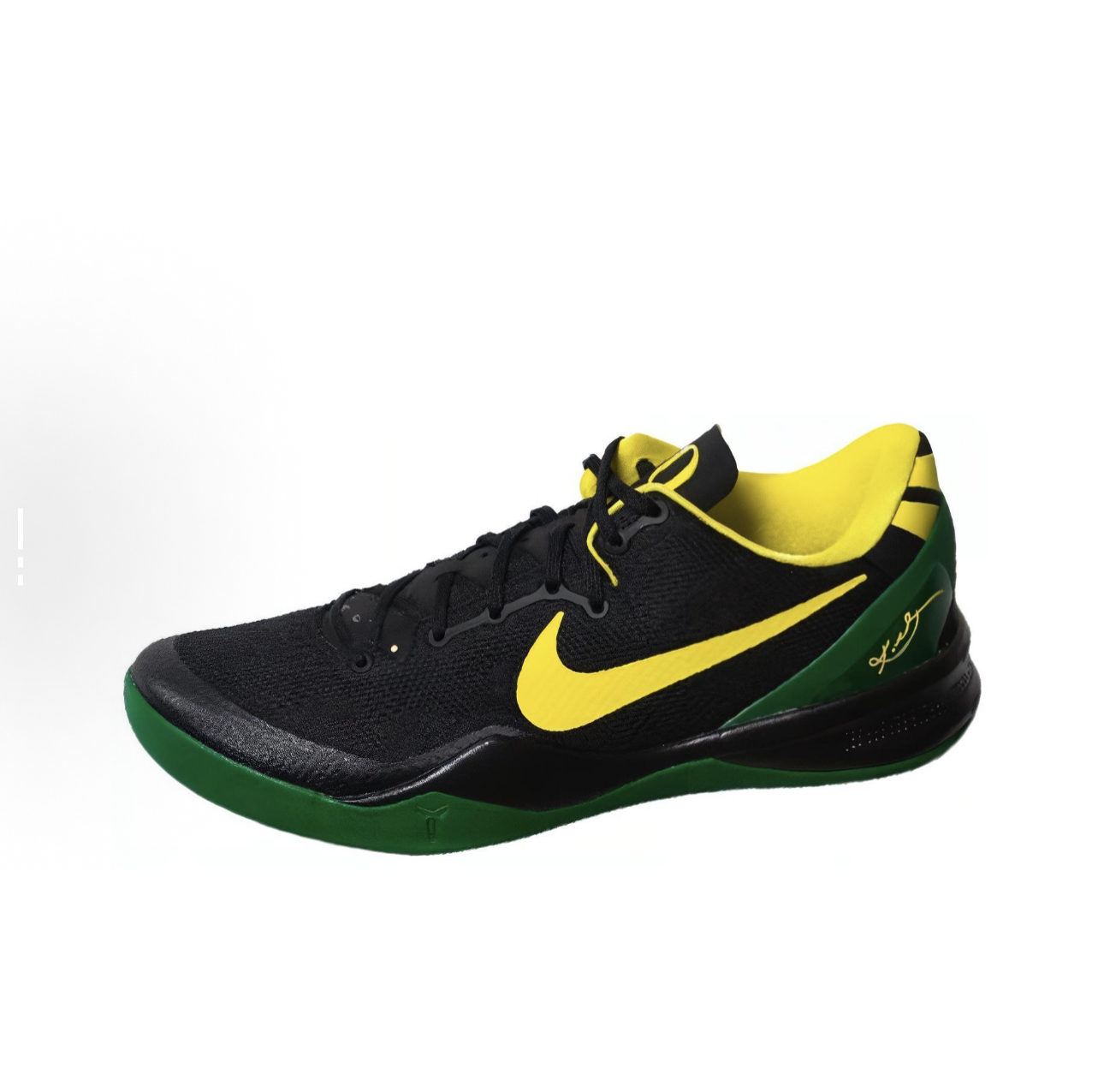 kobe 8 系列（尺寸建議偏大0.5號拿）