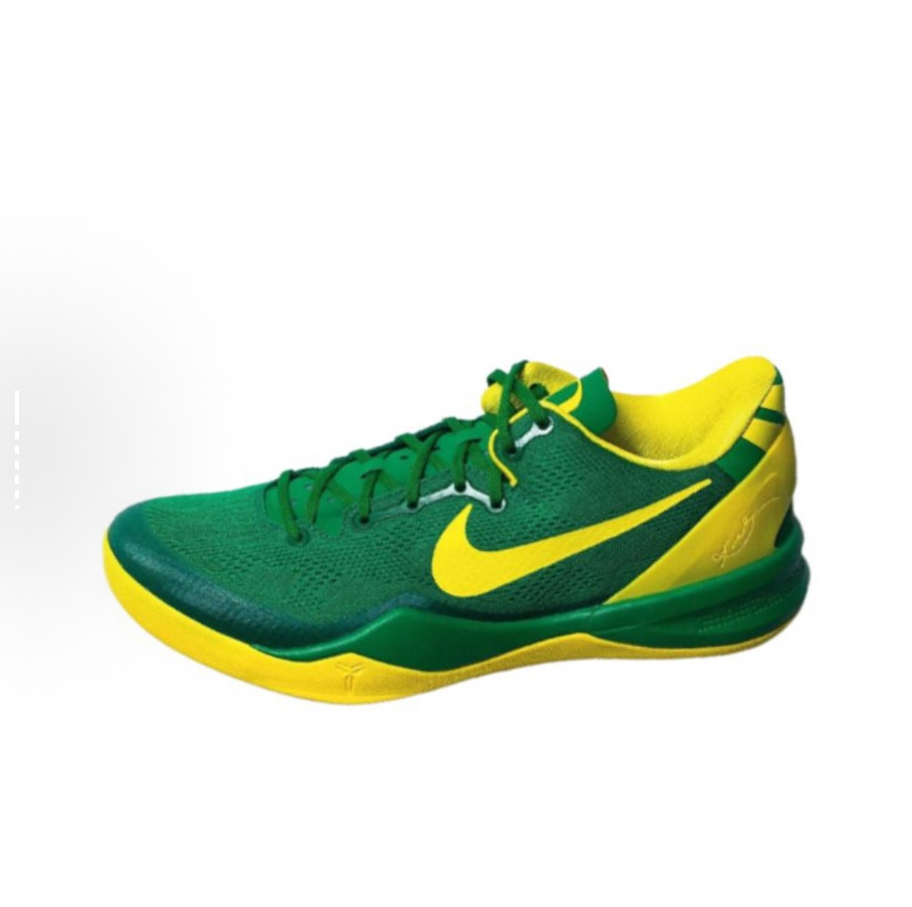 kobe 8 系列（尺寸建議偏大0.5號拿）