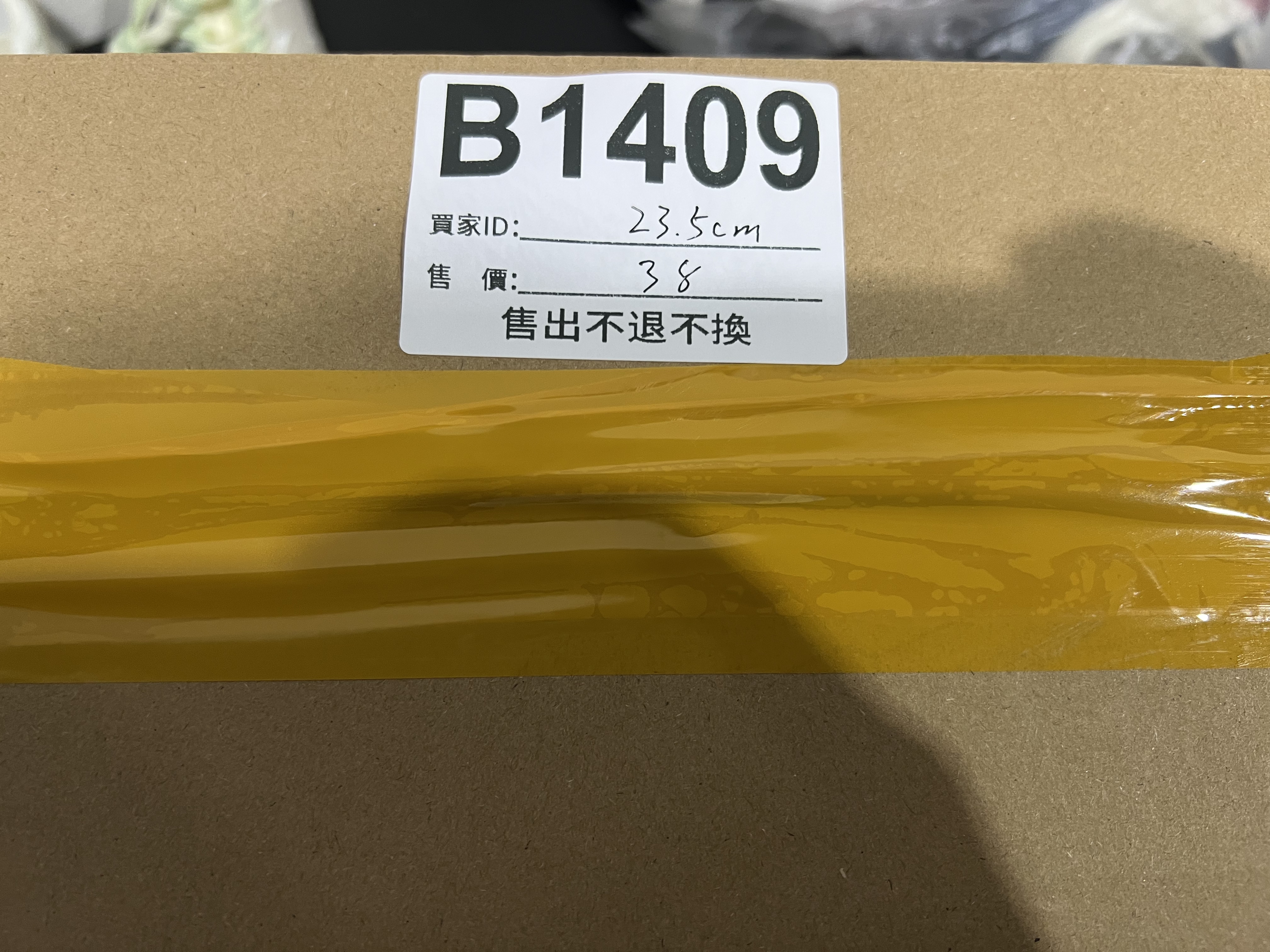 特價鞋款23.5cm 售出不退不換 B1409