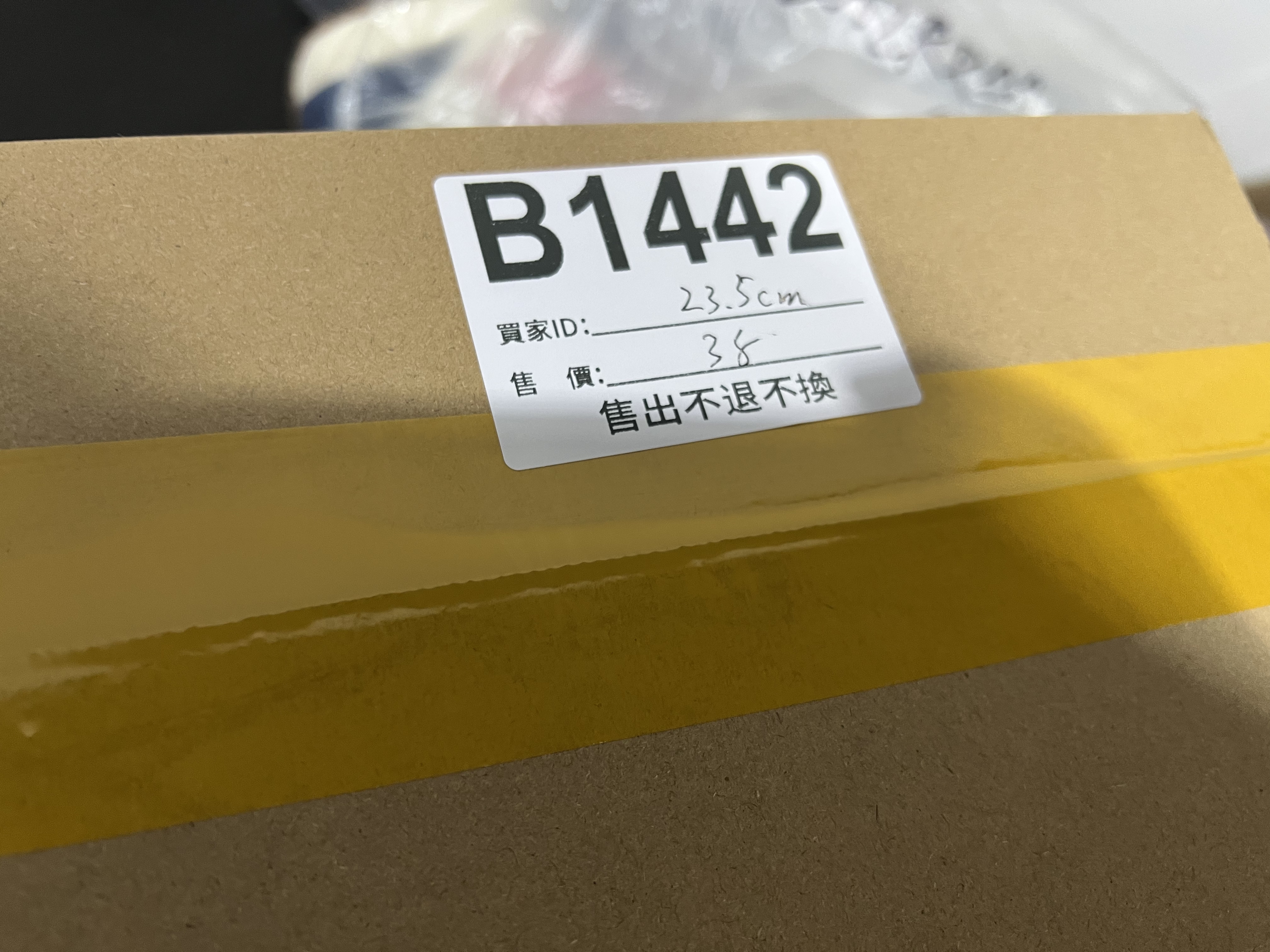 特價鞋款23.5cm 售出不退不換 B1442