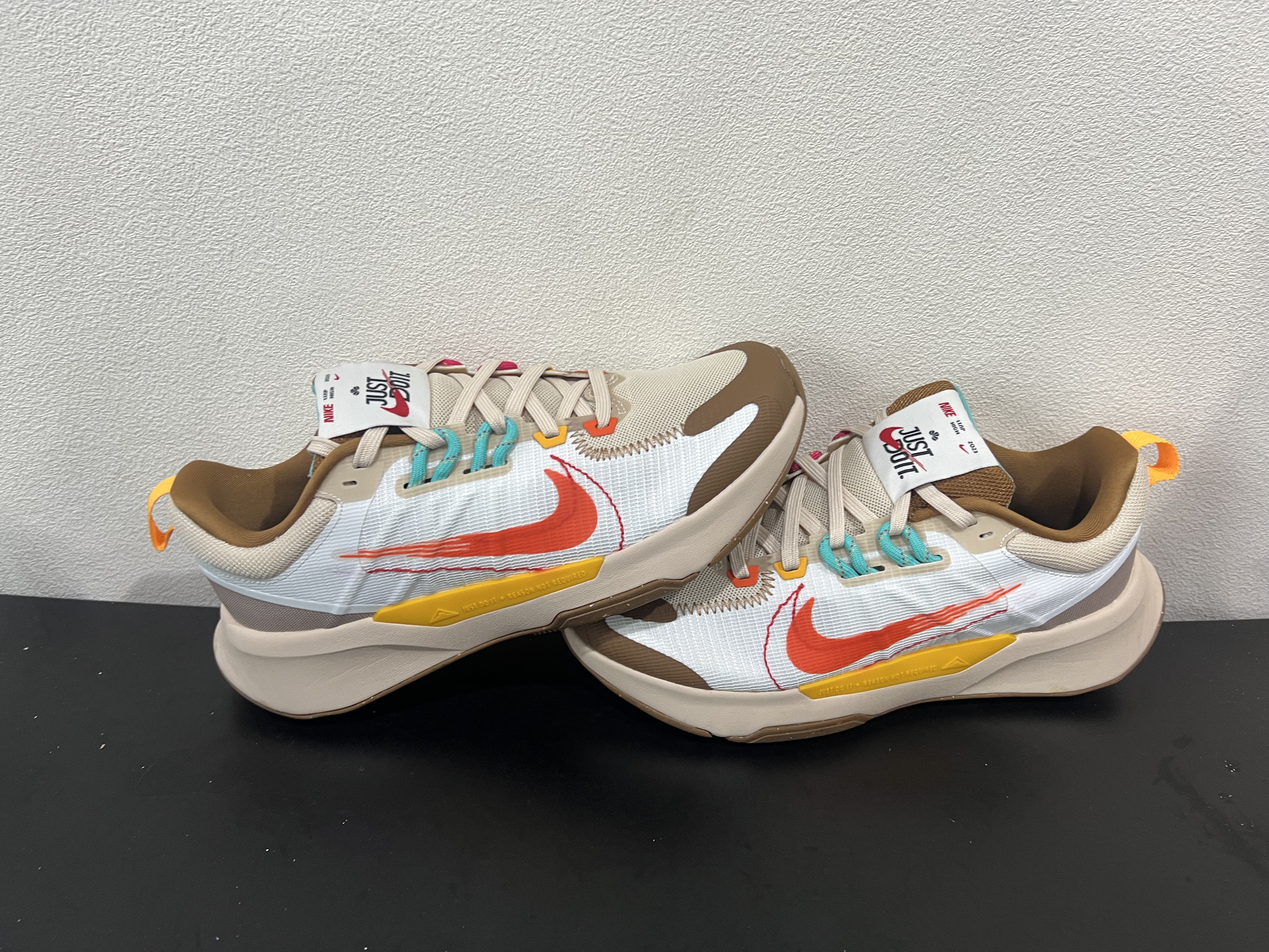 特價鞋款25cm 售出不退不換 B0403