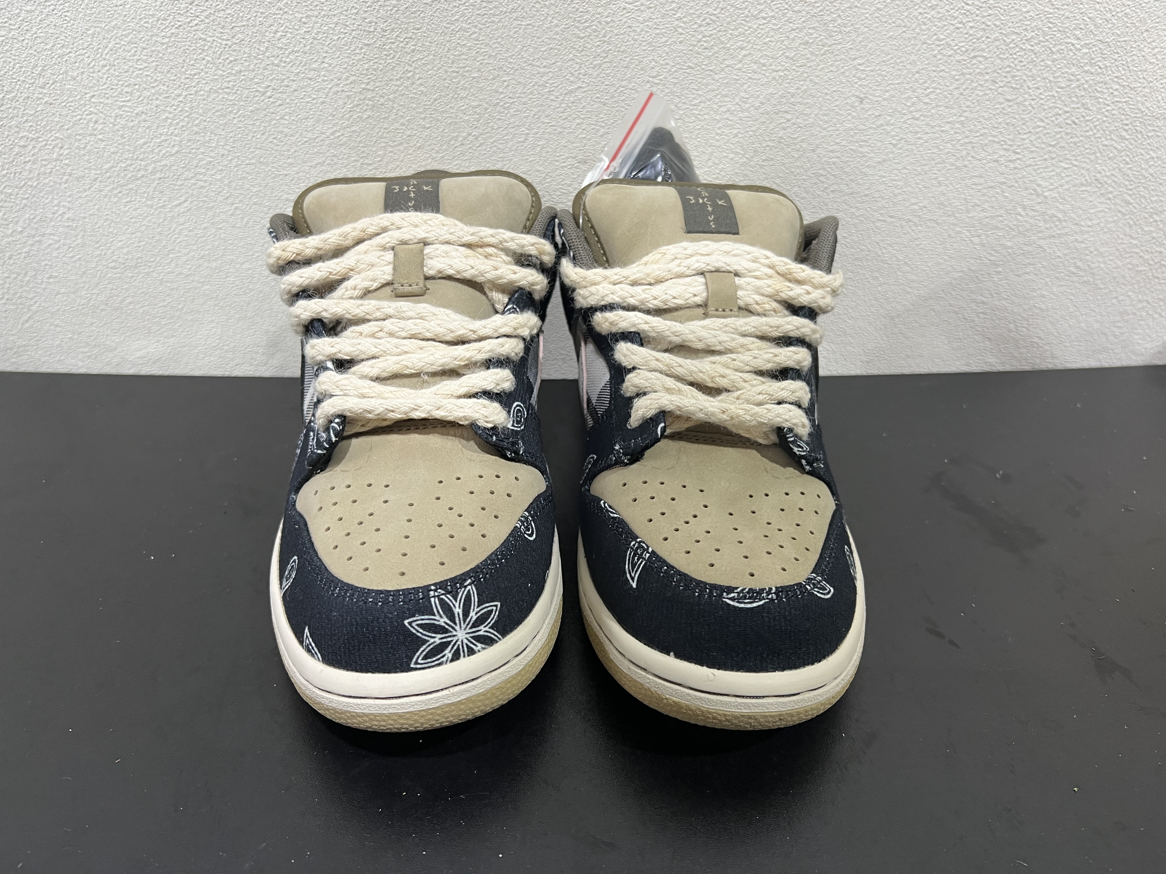 特價鞋款25cm 售出不退不換 B0749