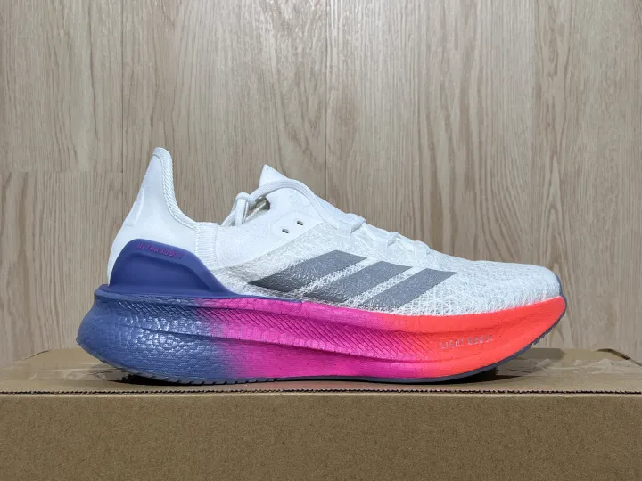 Adidas Ultraboost 5.O跑鞋