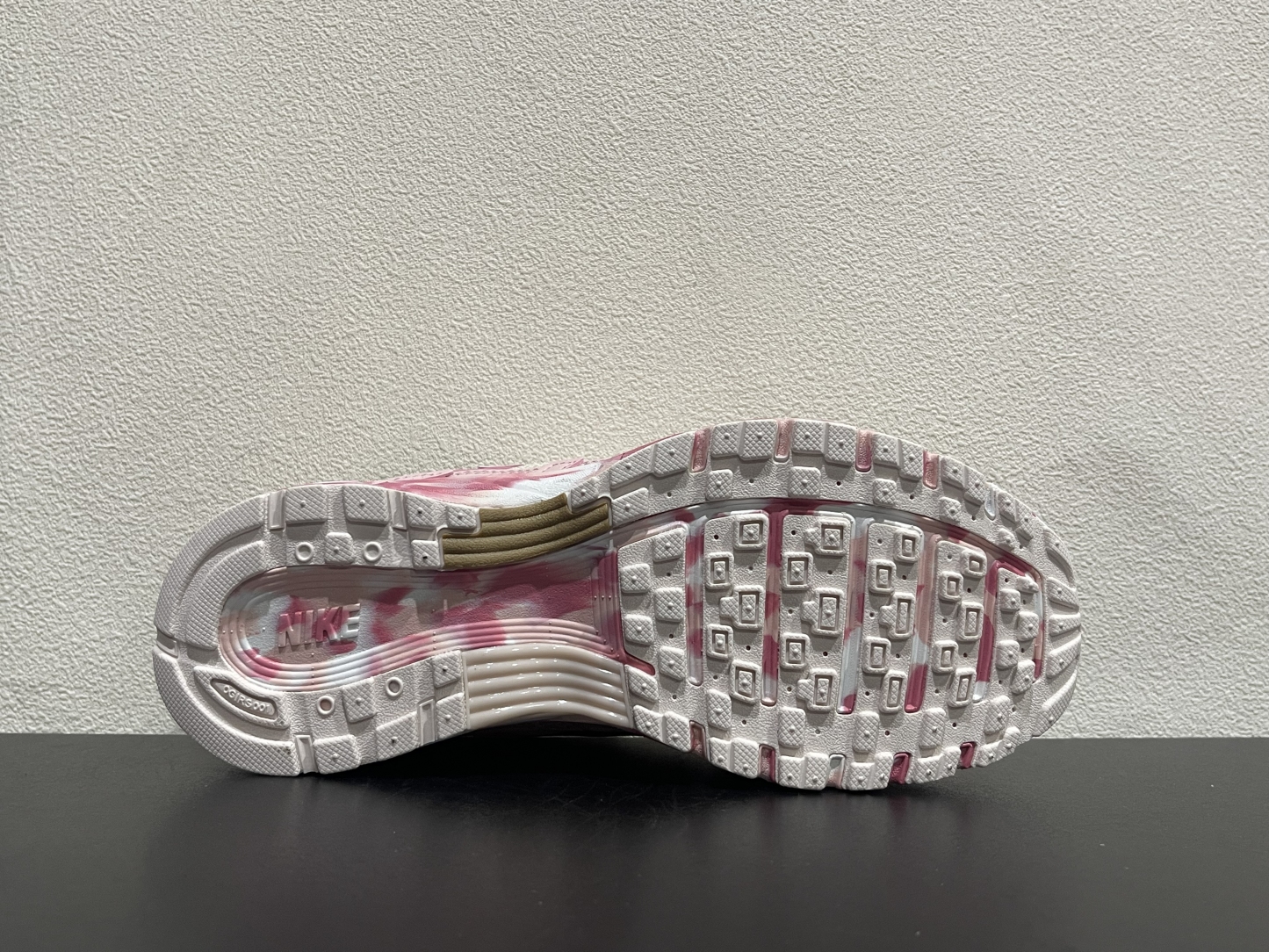 Nike P-6000(36-41)