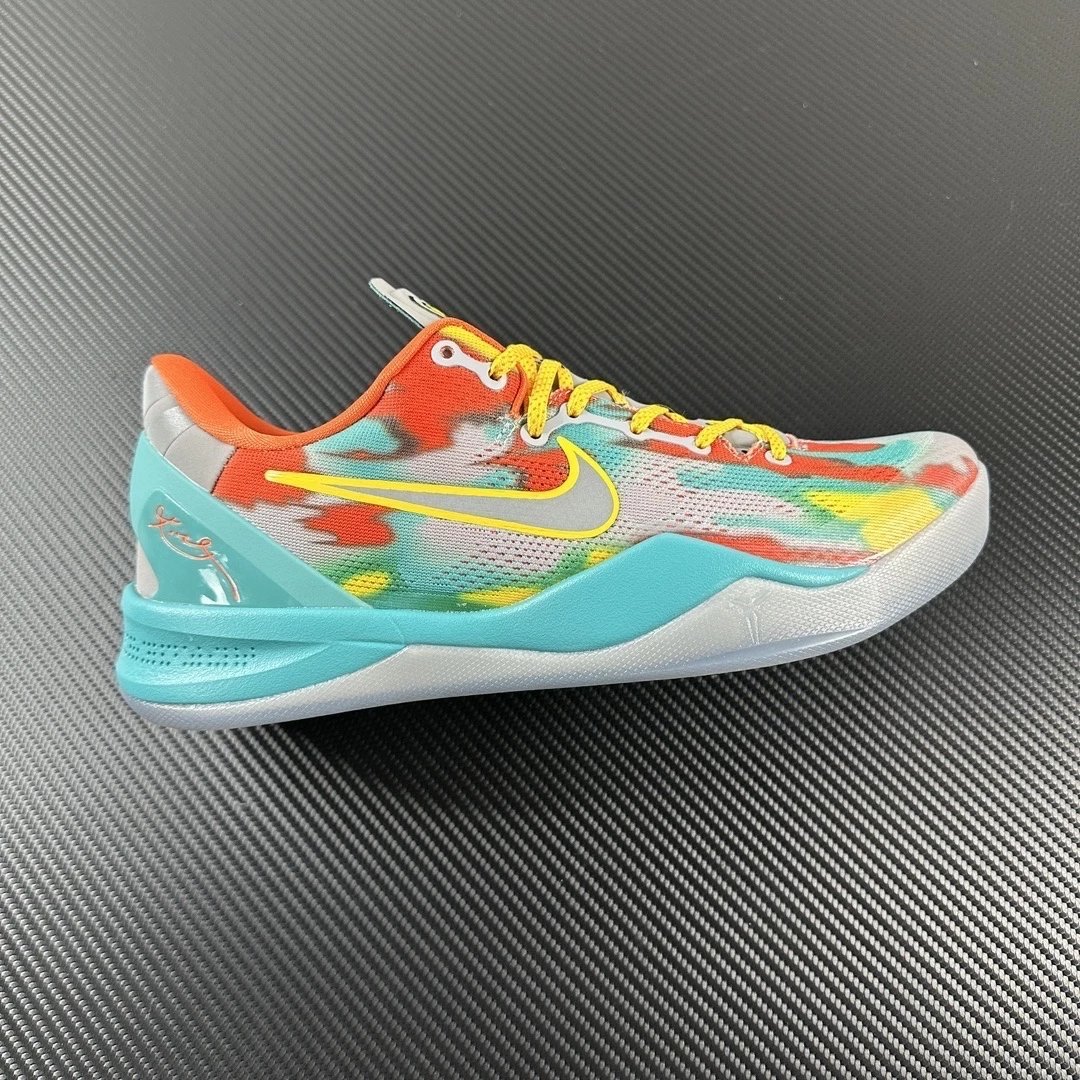 kobe 8 系列（尺寸建議偏大0.5號拿）
