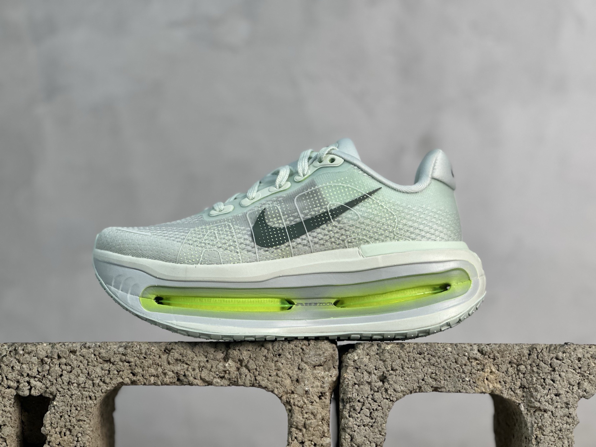 Nike Air Zoom Vomero Premium