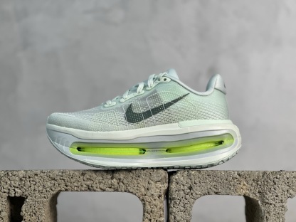 Nike Air Zoom Vomero Premium