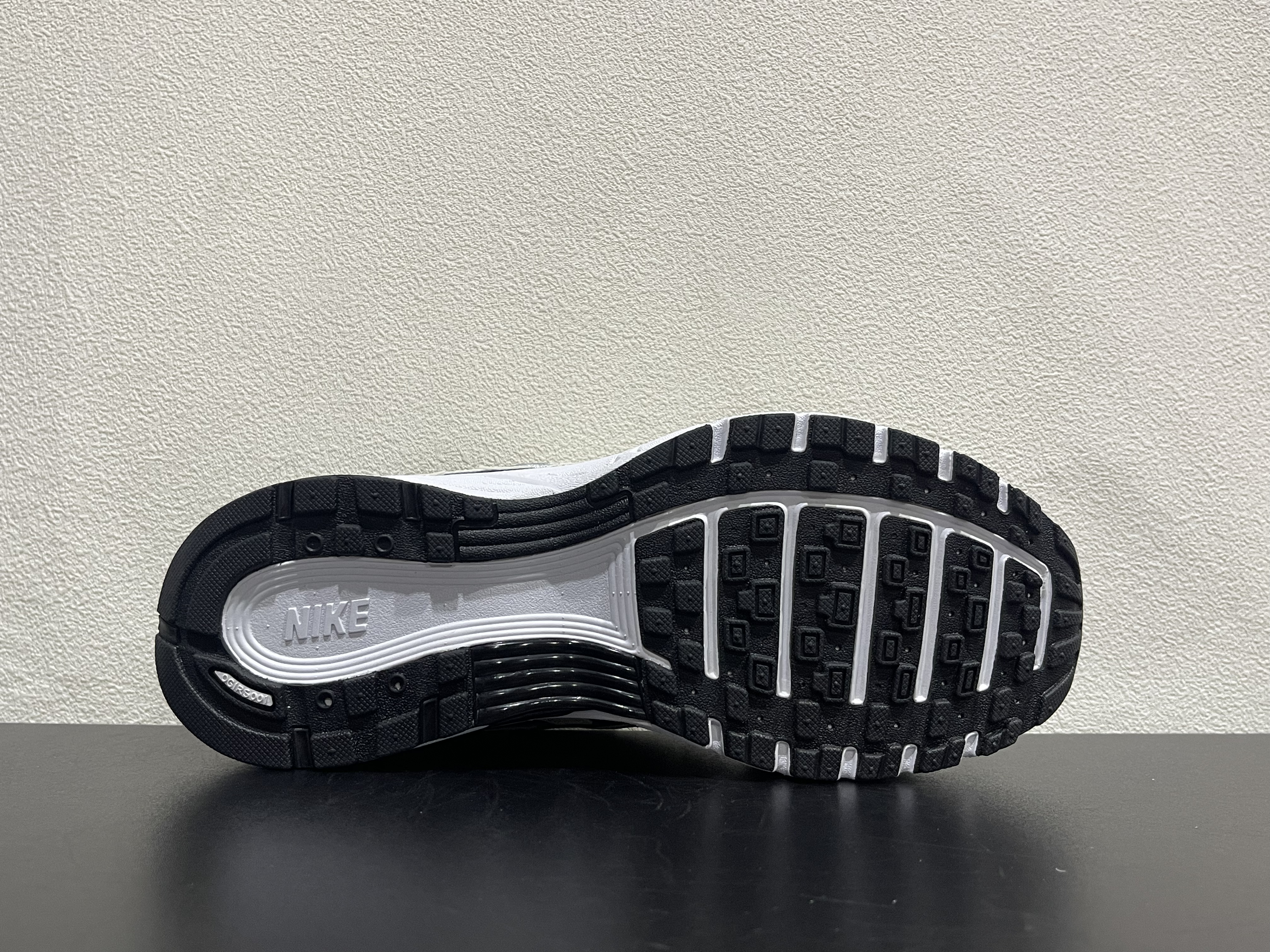 Nike P-6000(35.5-45)