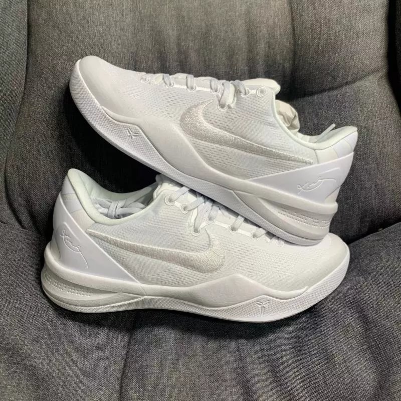 kobe 8 系列（尺寸建議偏大0.5號拿）