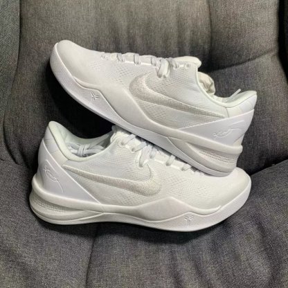 kobe 8 系列（尺寸建議偏大0.5號拿）