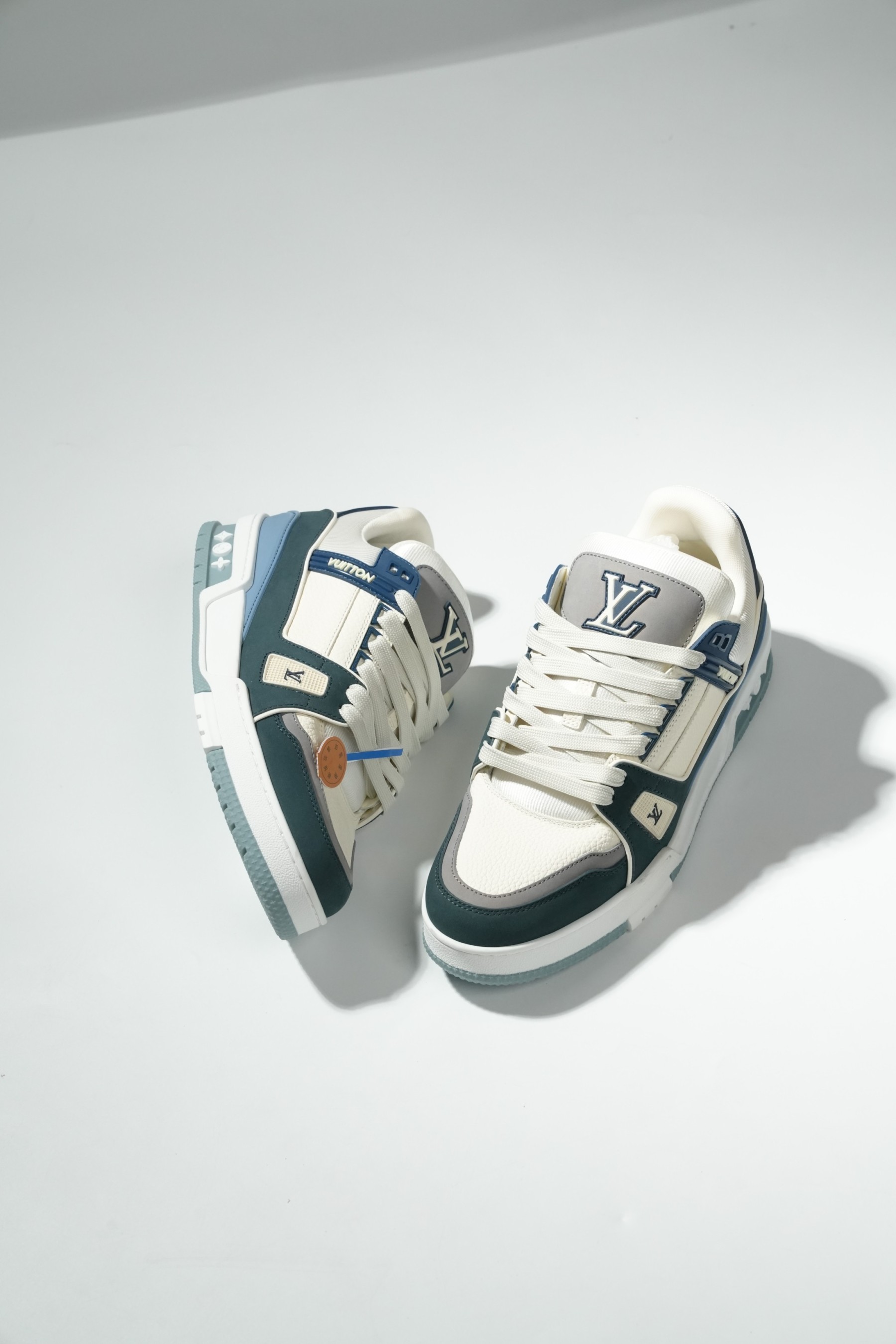 LOUIS VUITTON Trainer 牛仔