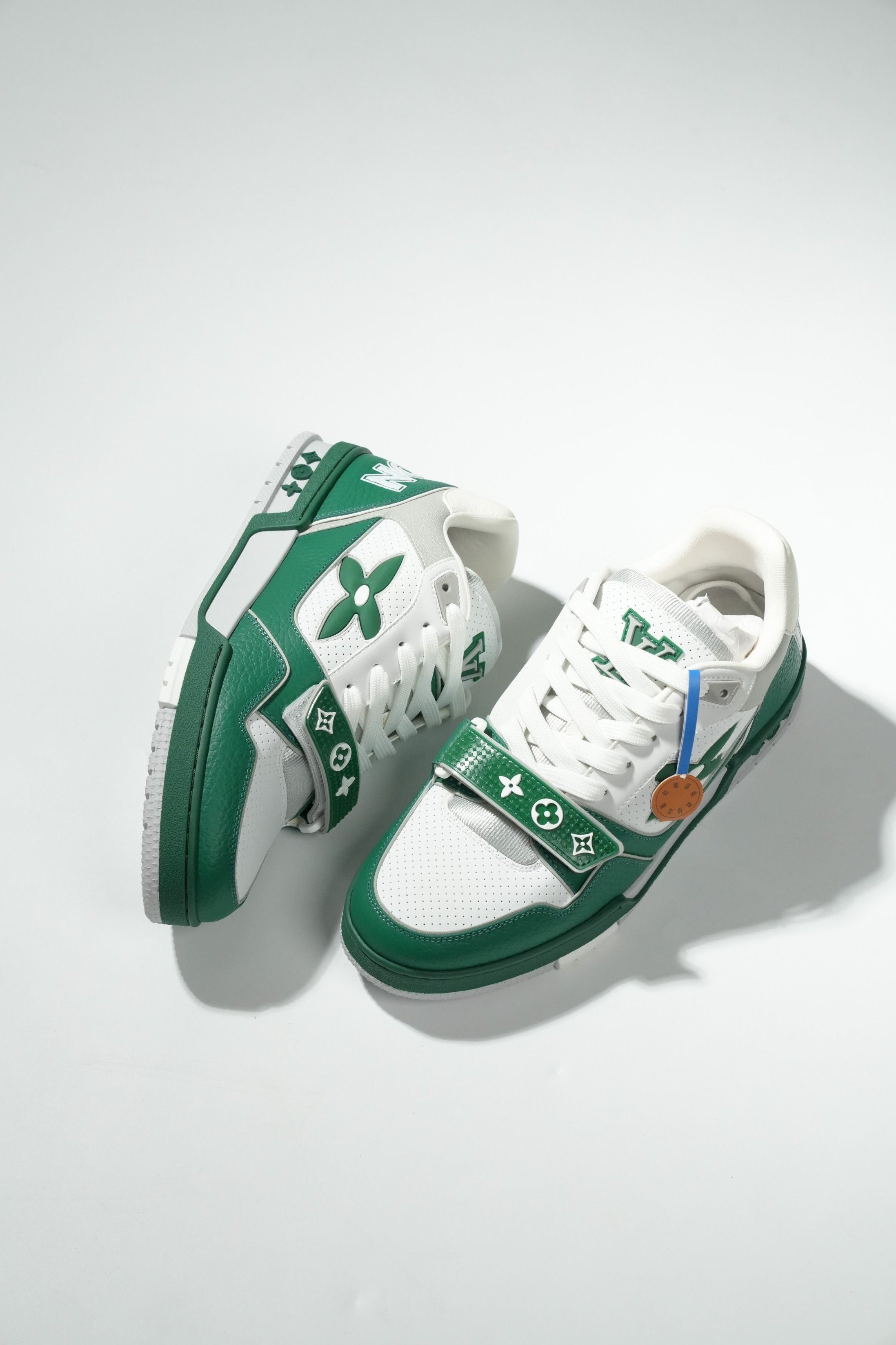 LOUIS VUITTON Trainer 皮革