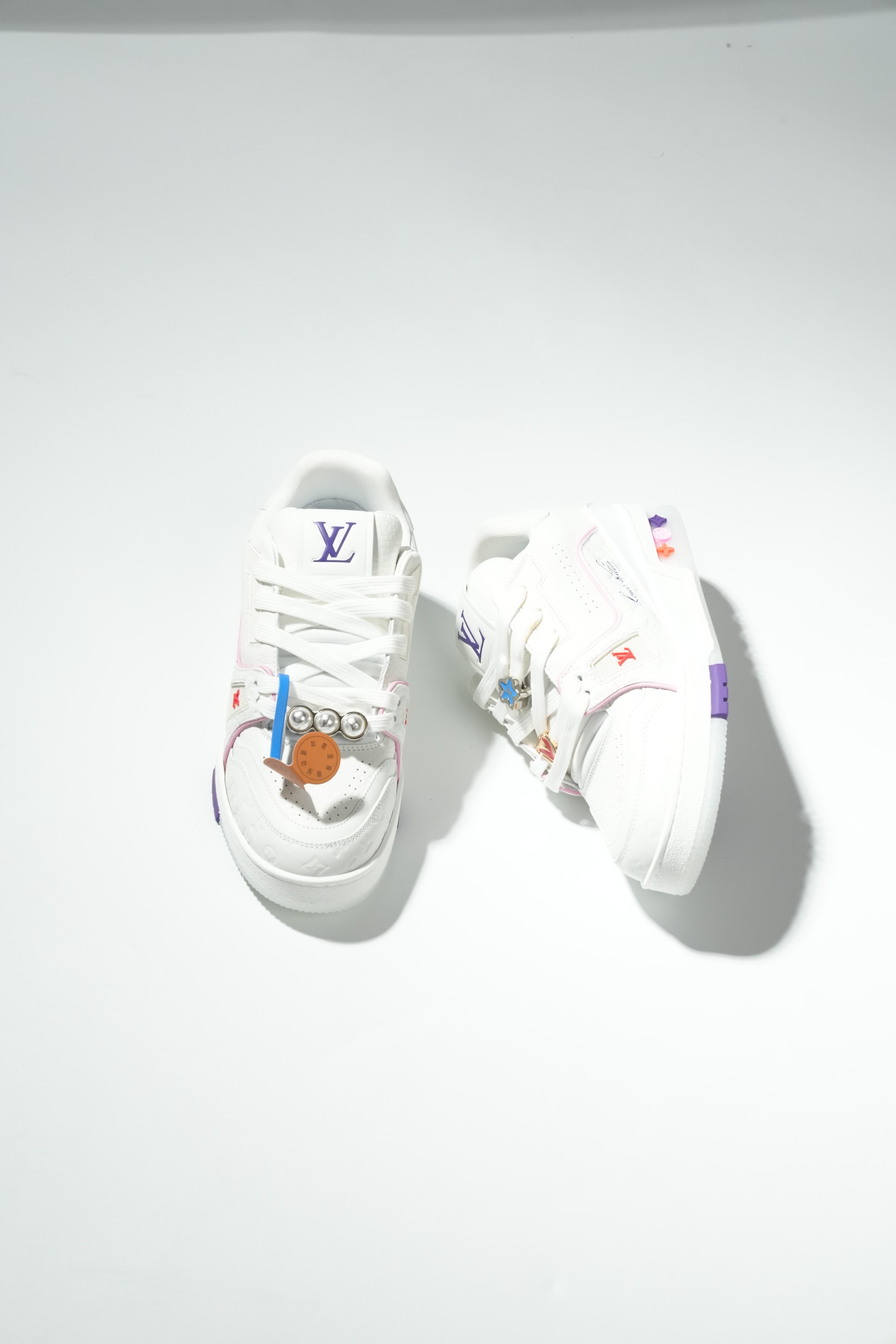 LOUIS VUITTON Trainer 联名限定款