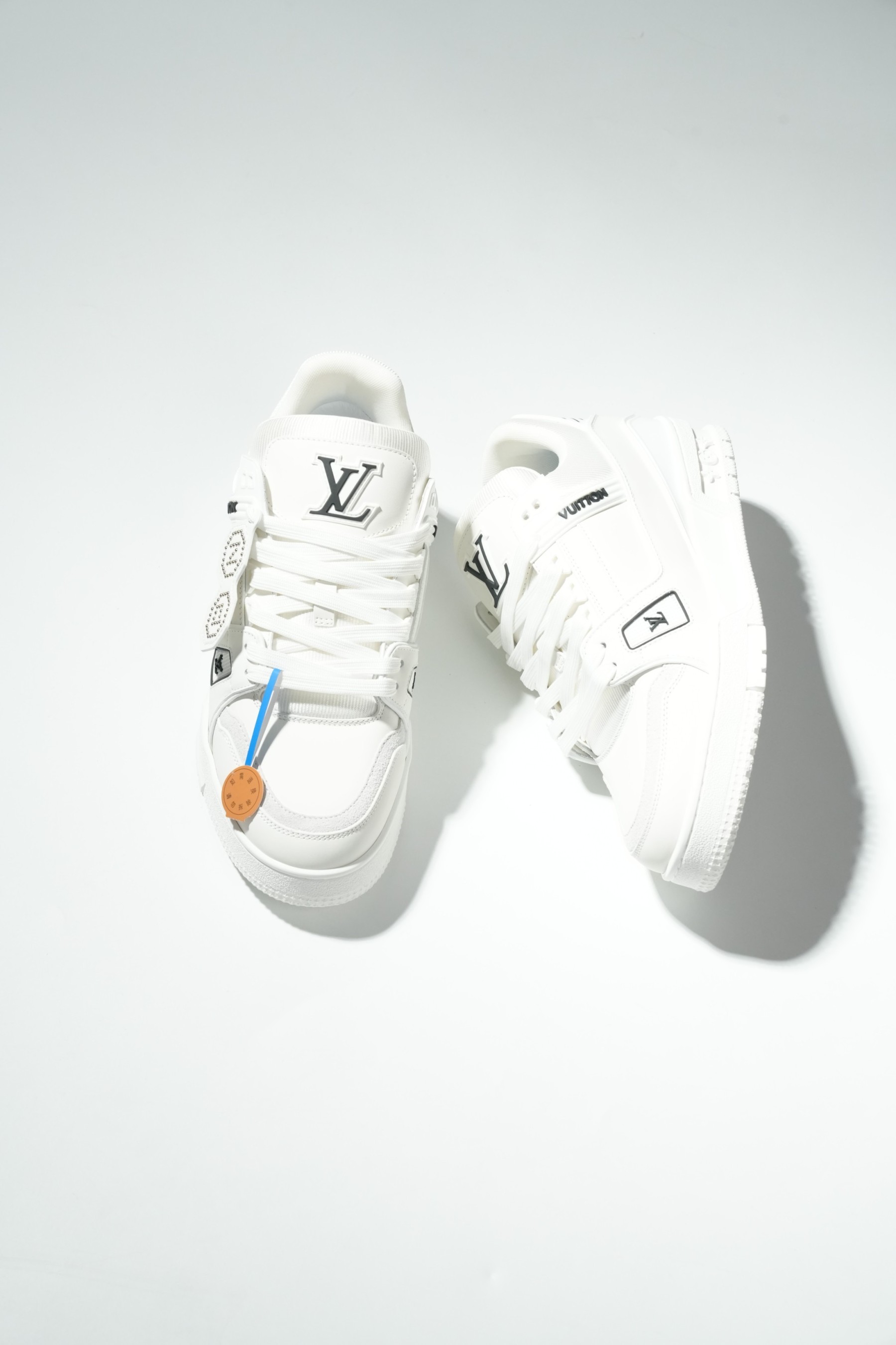 LOUIS VUITTON Trainer 联名限定款