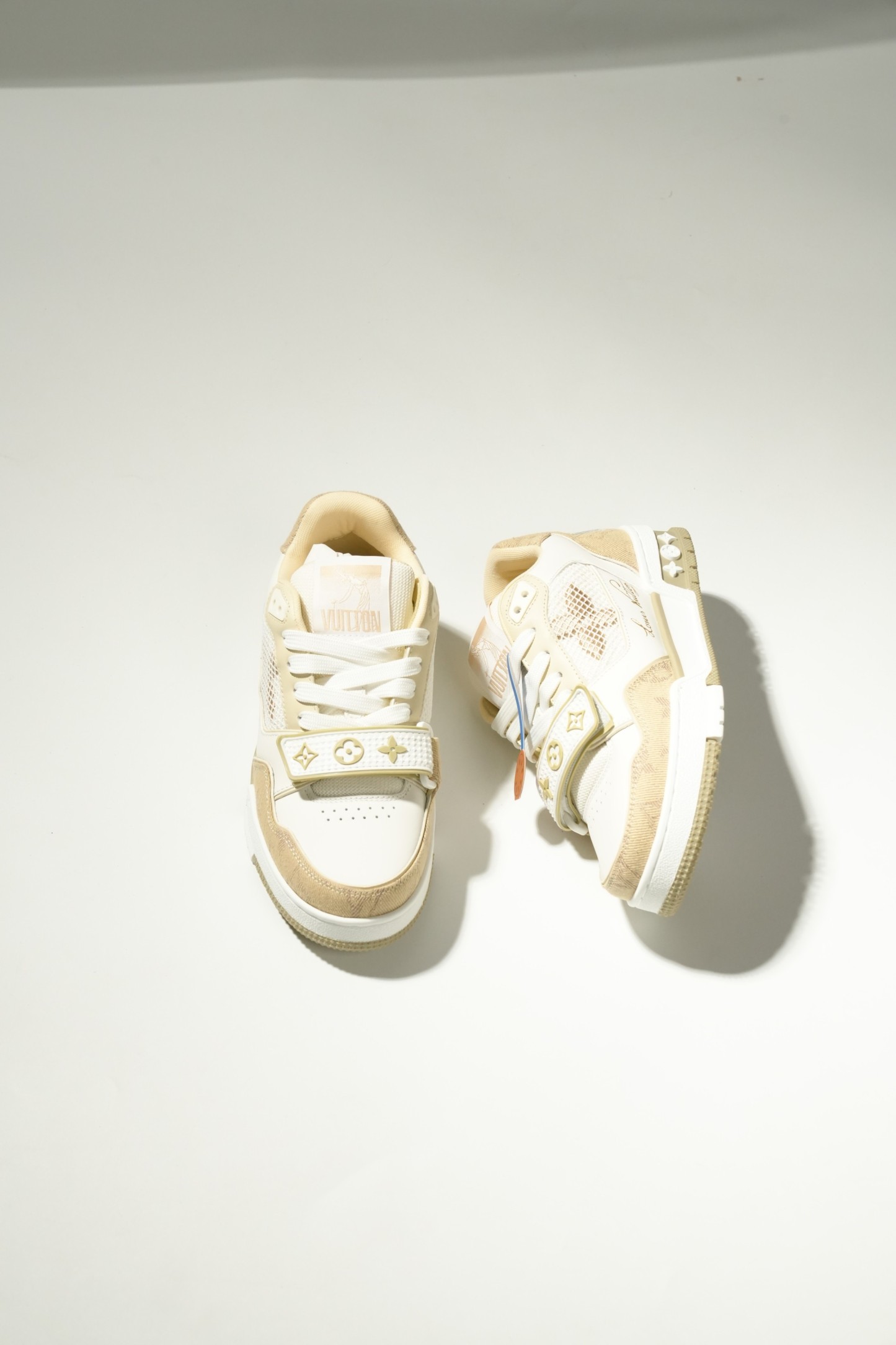 LOUIS VUITTON Trainer 皮革