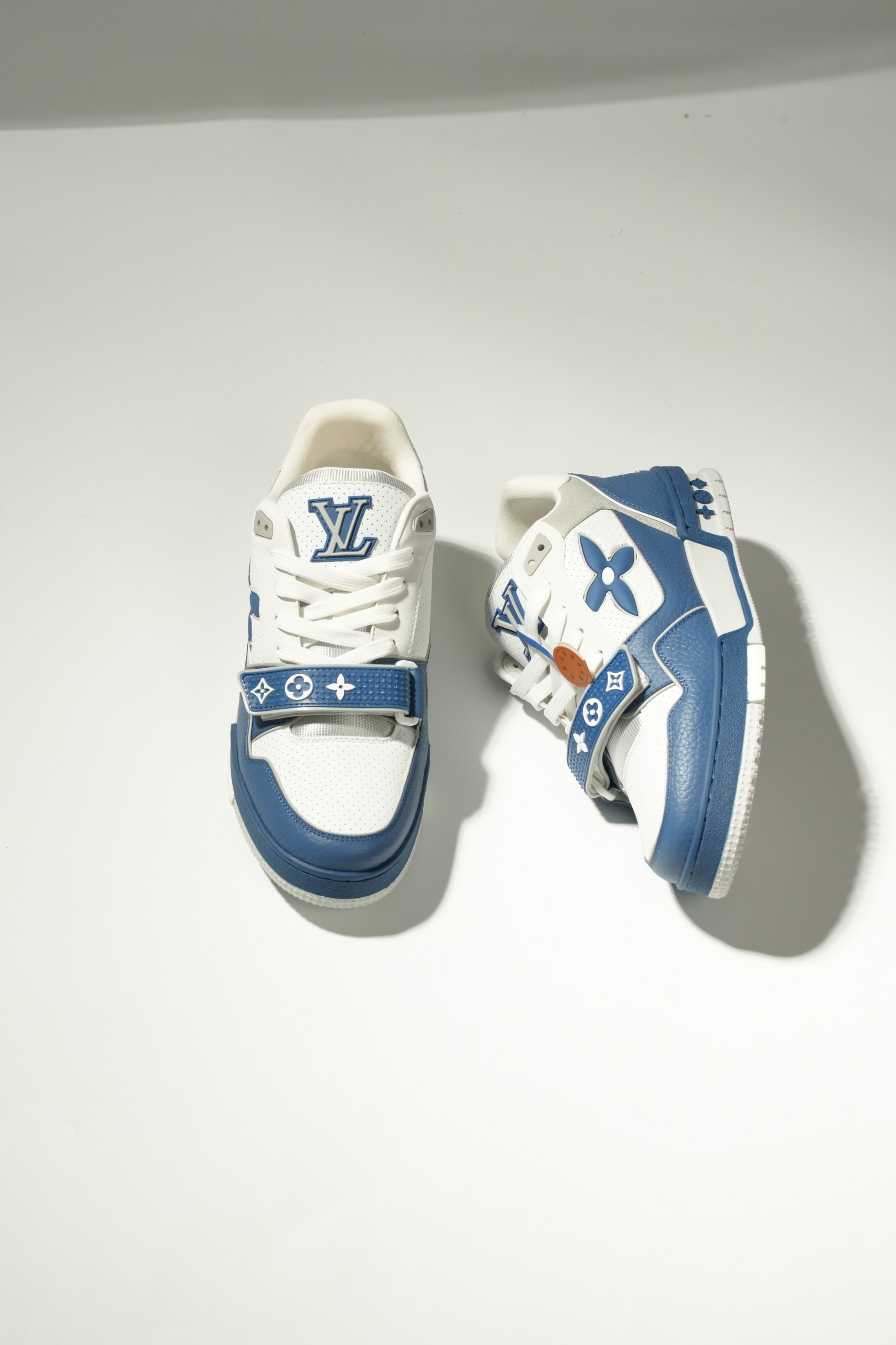 LOUIS VUITTON Trainer 皮革