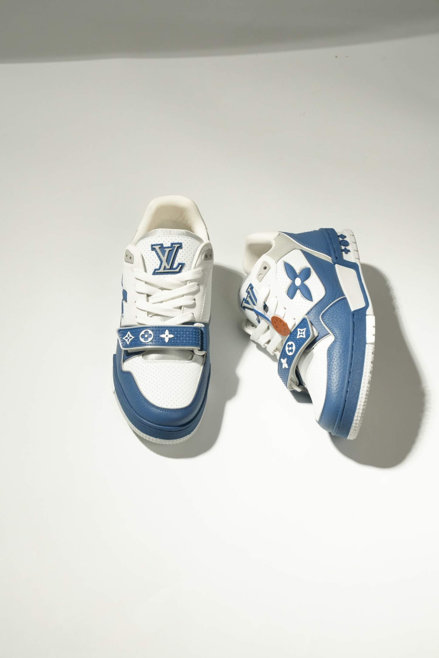 LOUIS VUITTON Trainer 皮革