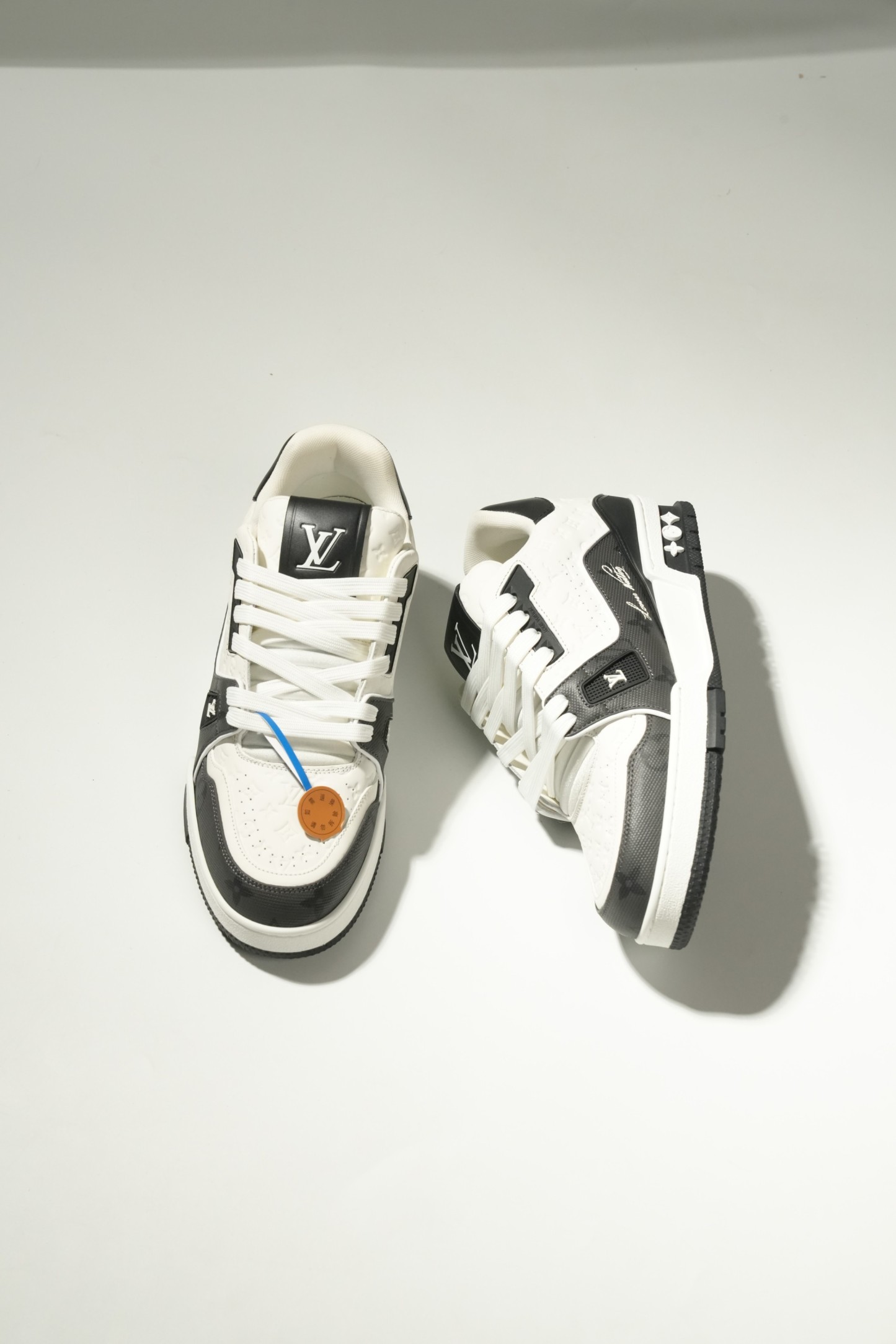 LOUIS VUITTON Trainer 皮革