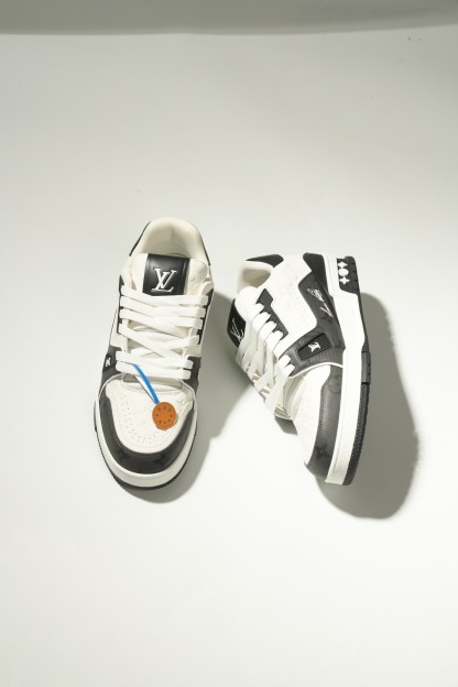 LOUIS VUITTON Trainer 皮革