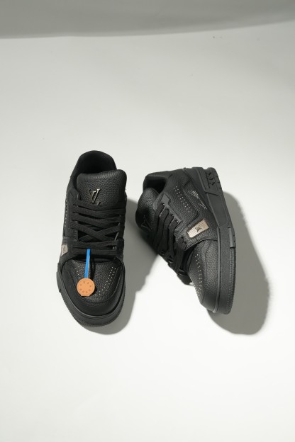 LOUIS VUITTON Trainer 皮革