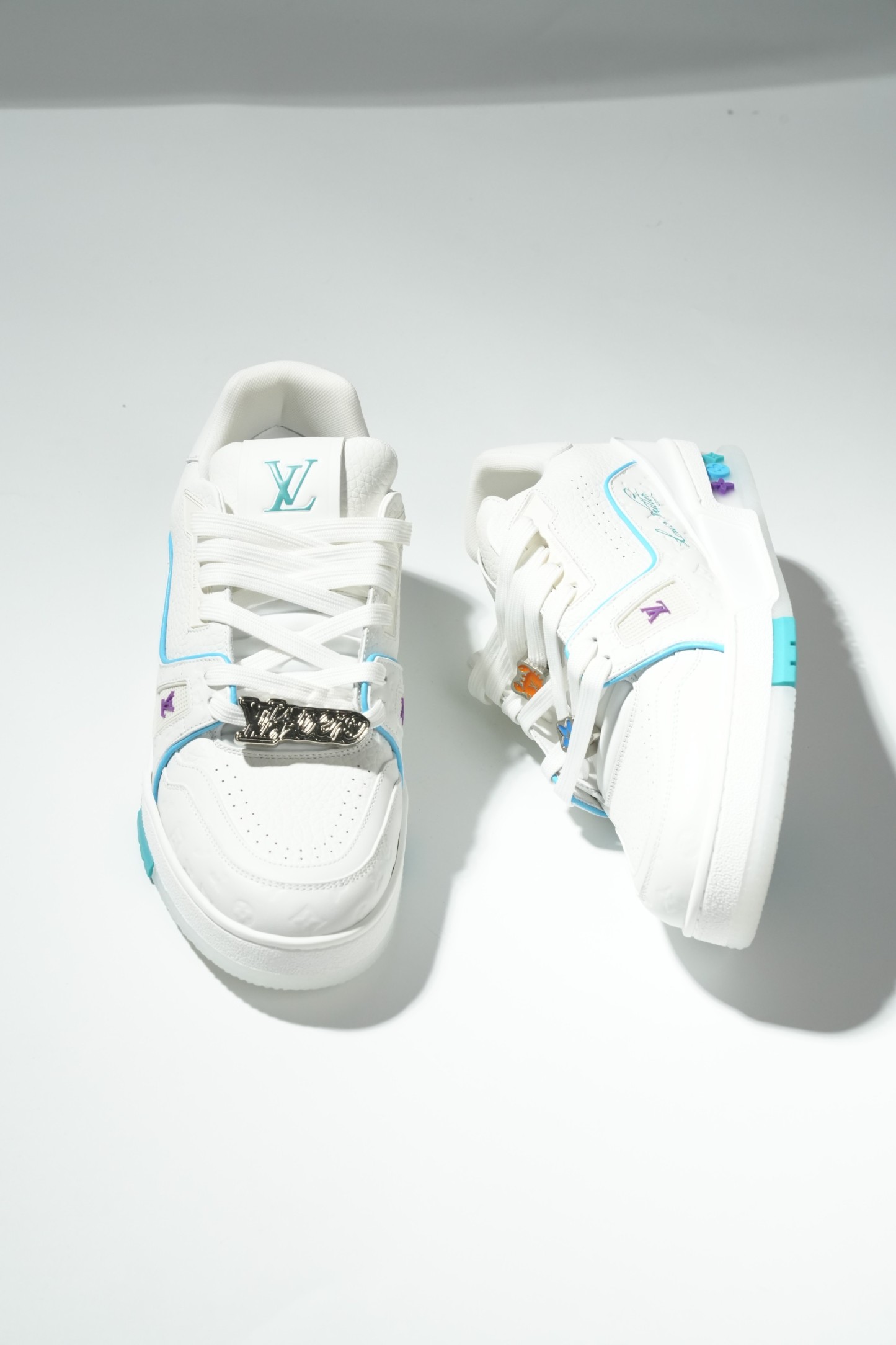 LOUIS VUITTON Trainer 联名限定款