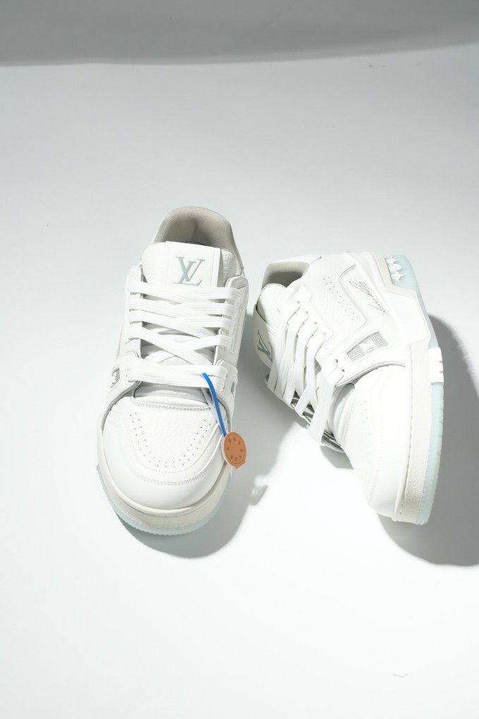 LOUIS VUITTON Trainer 54