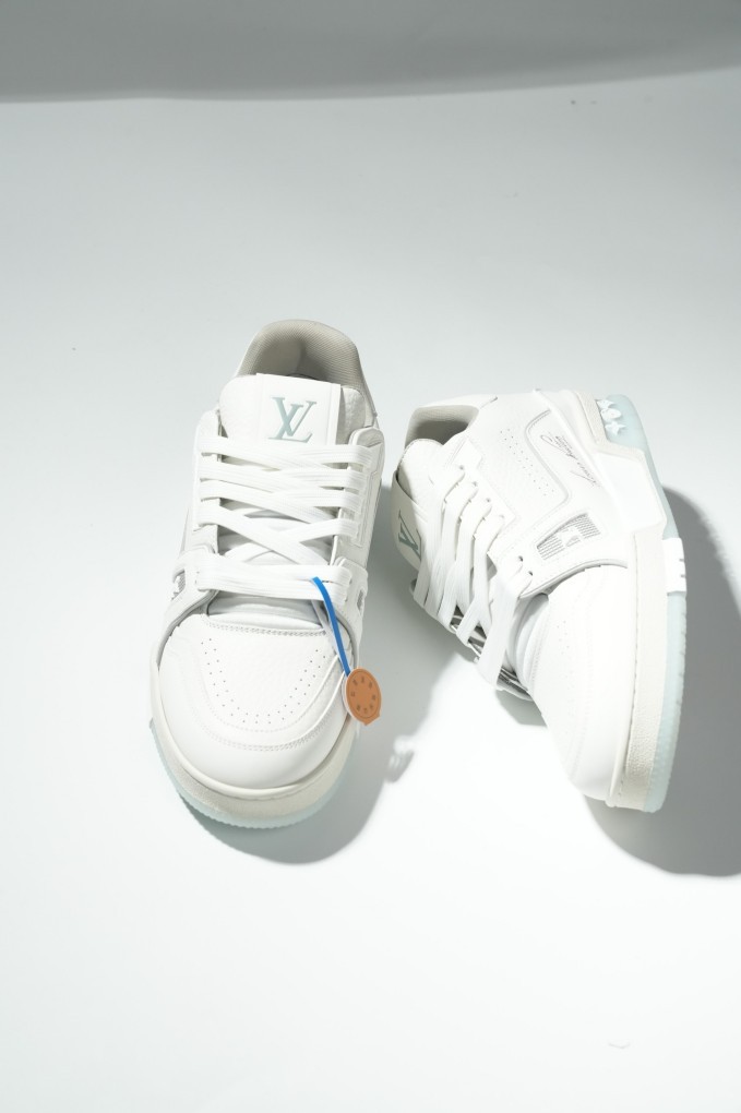 LOUIS VUITTON Trainer 54