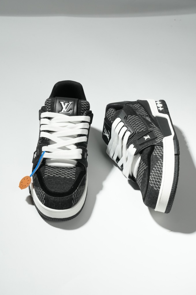 LOUIS VUITTON Trainer 54