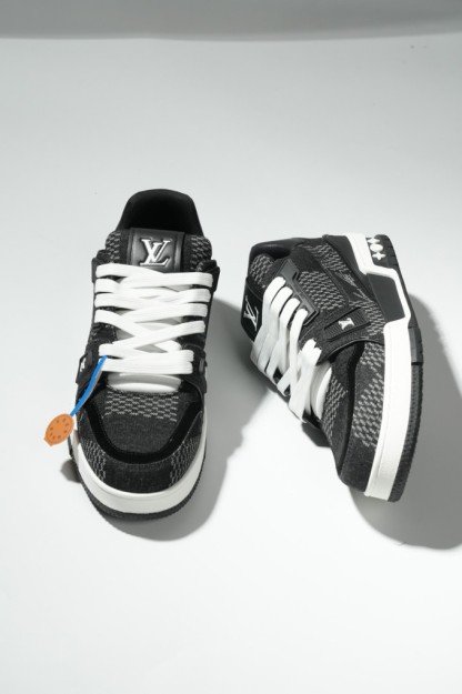 LOUIS VUITTON Trainer 54