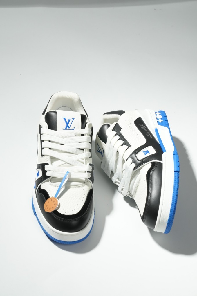 LOUIS VUITTON Trainer 54