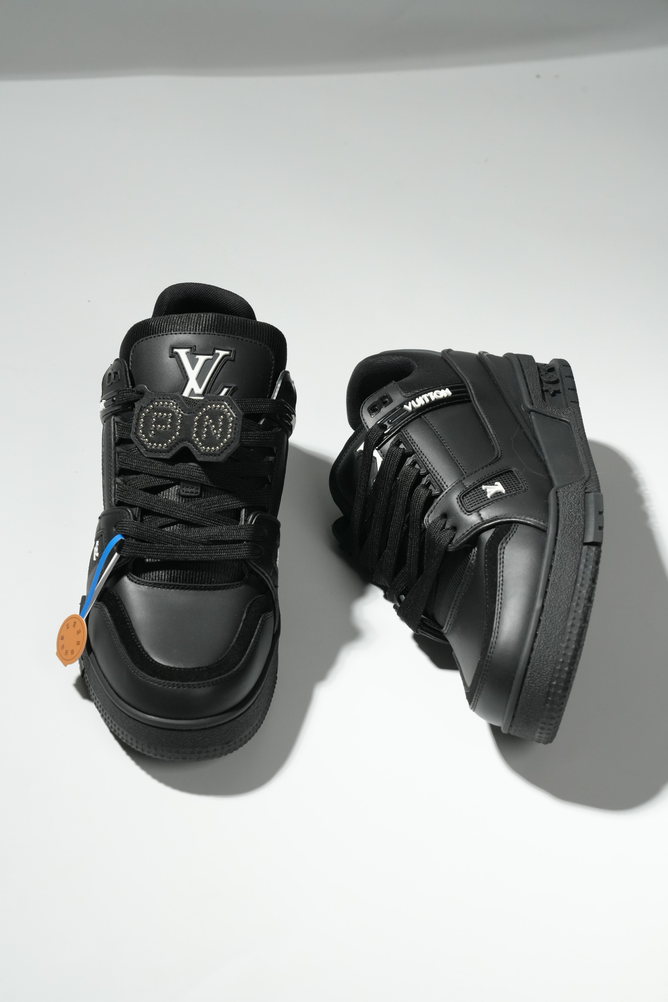 LOUIS VUITTON Trainer 联名限定款