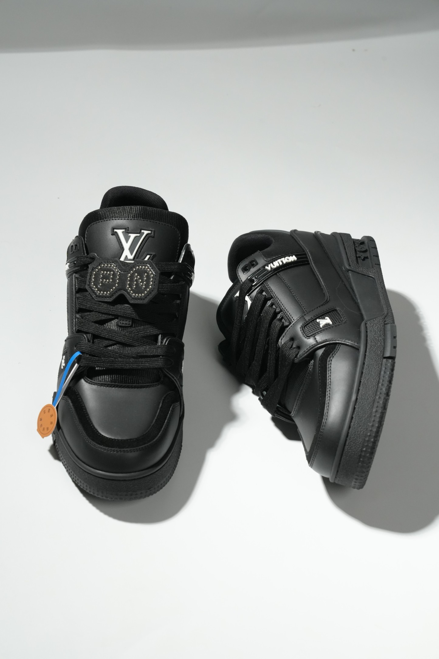 LOUIS VUITTON Trainer 联名限定款