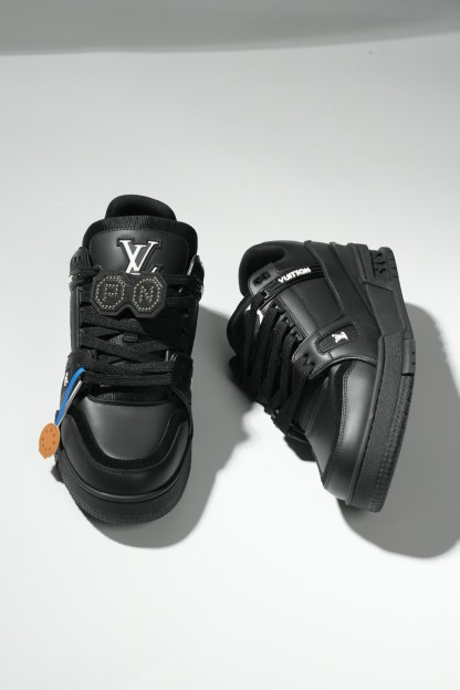LOUIS VUITTON Trainer 联名限定款