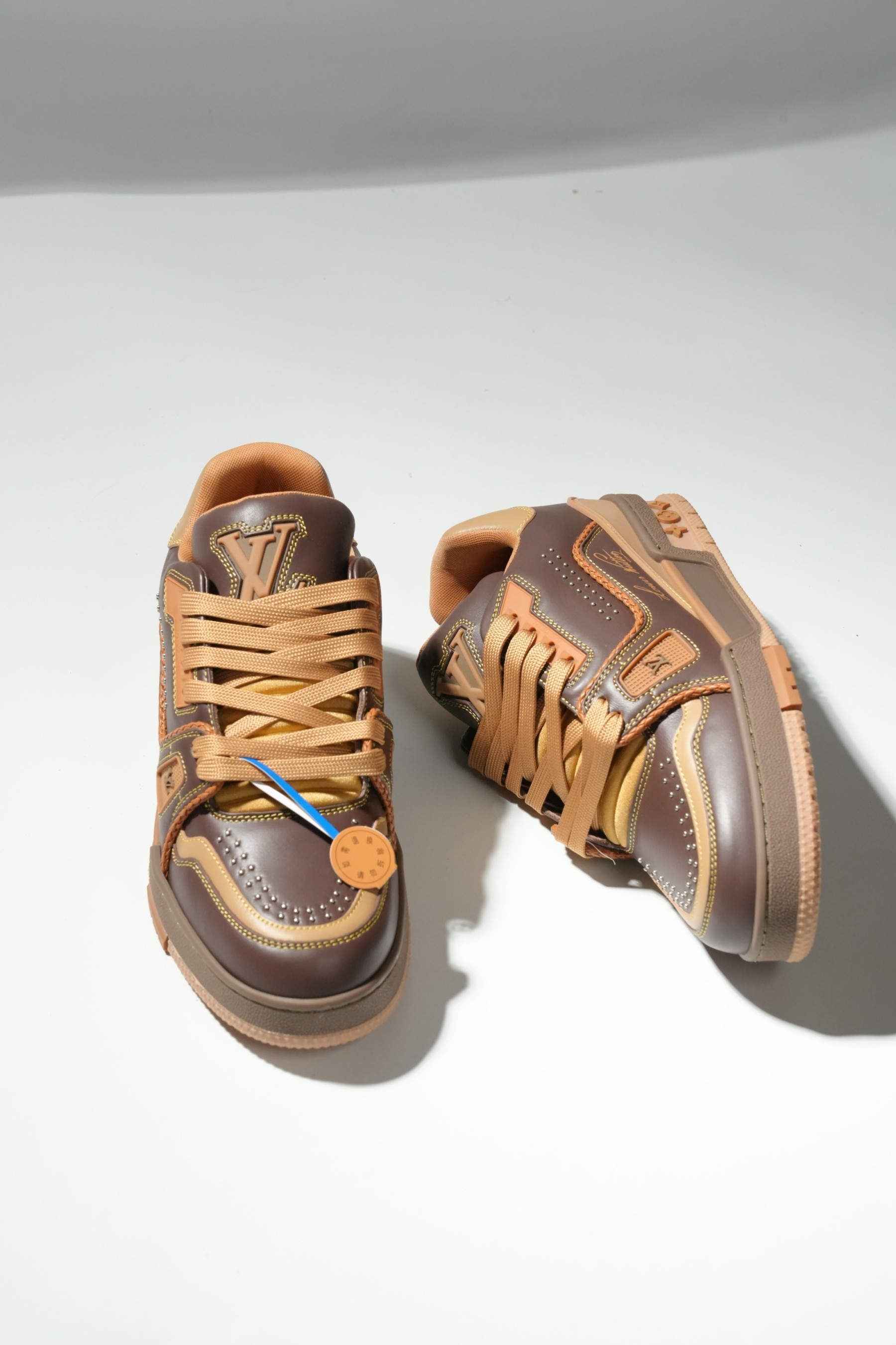 LOUIS VUITTON Trainer 皮革