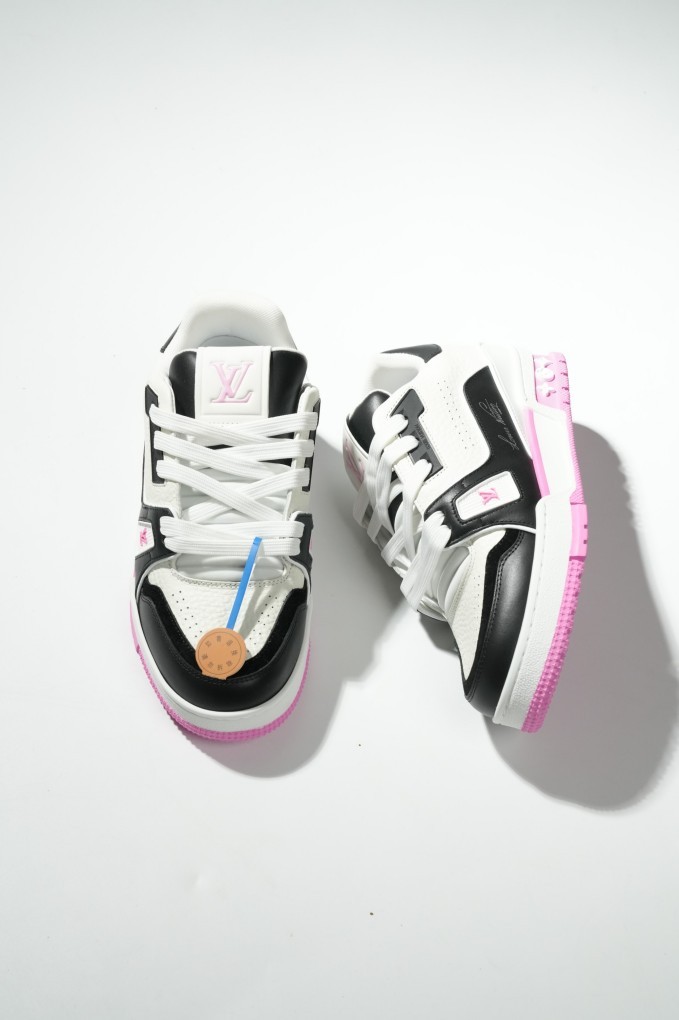 LOUIS VUITTON Trainer 54