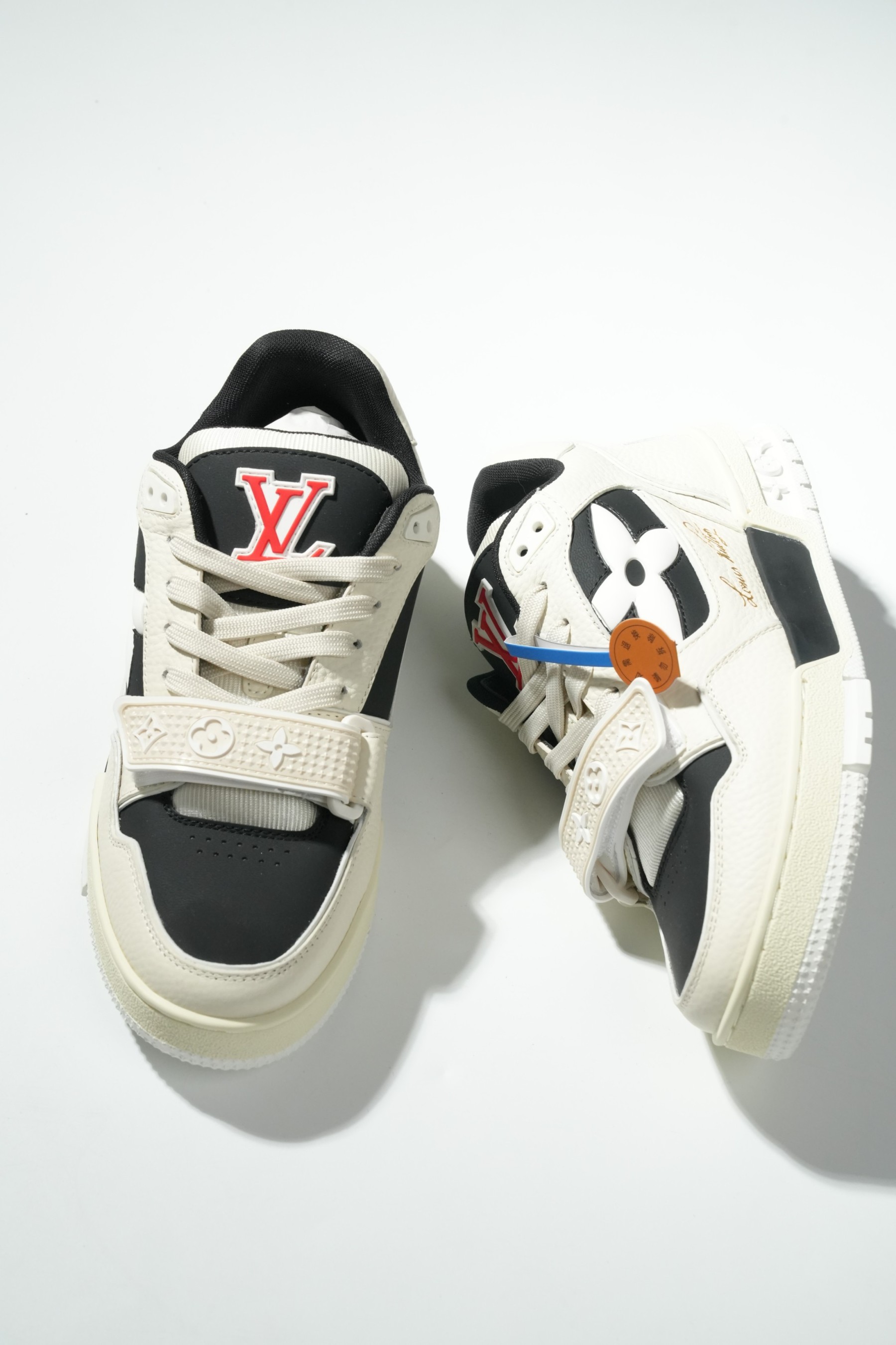LOUIS VUITTON Trainer 皮革