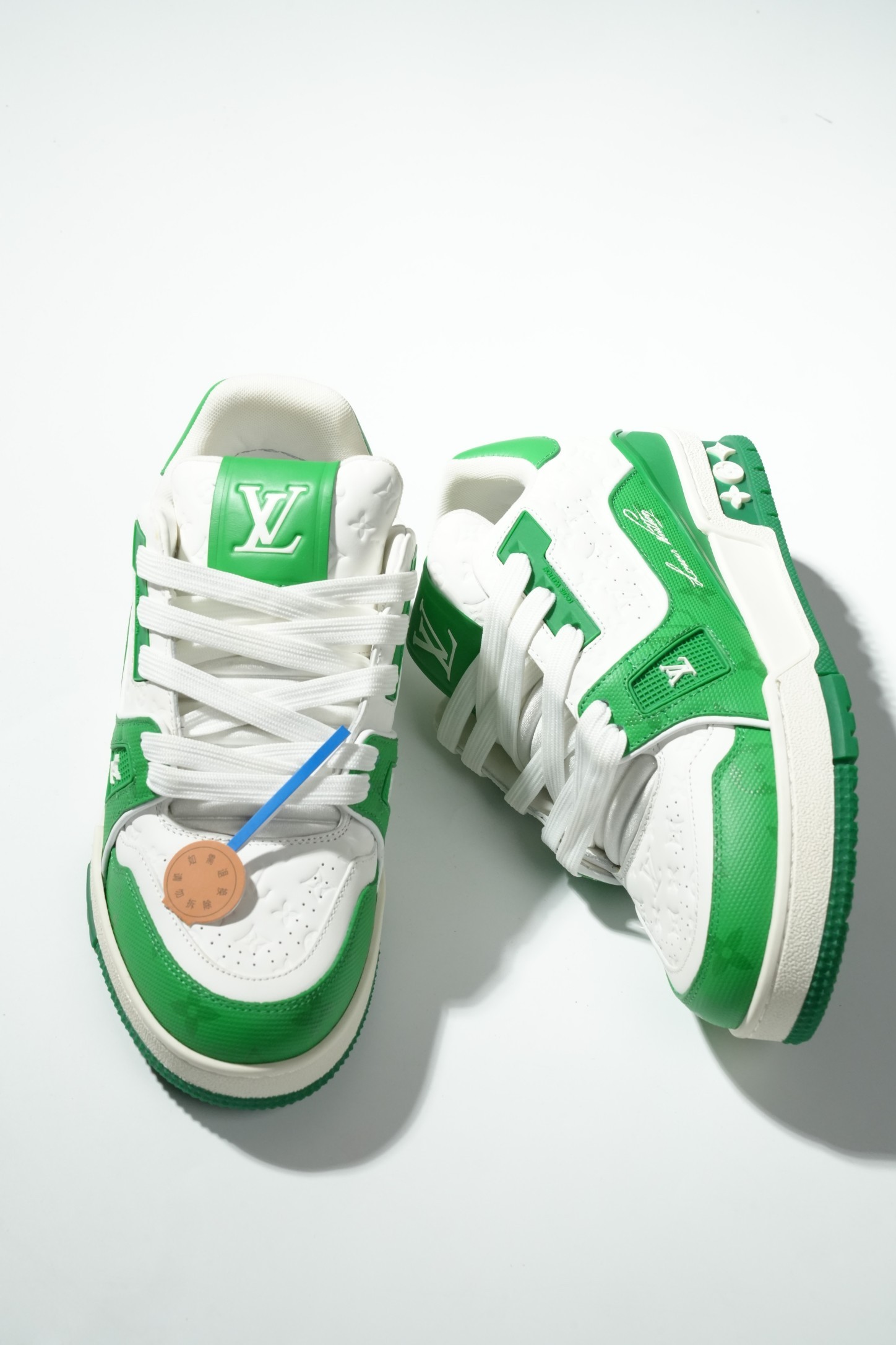 LOUIS VUITTON Trainer 54