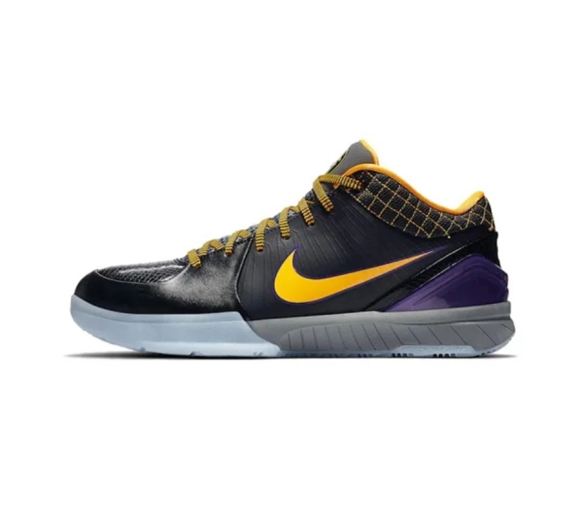 kobe 4 系列（尺寸建議偏大0.5號拿）