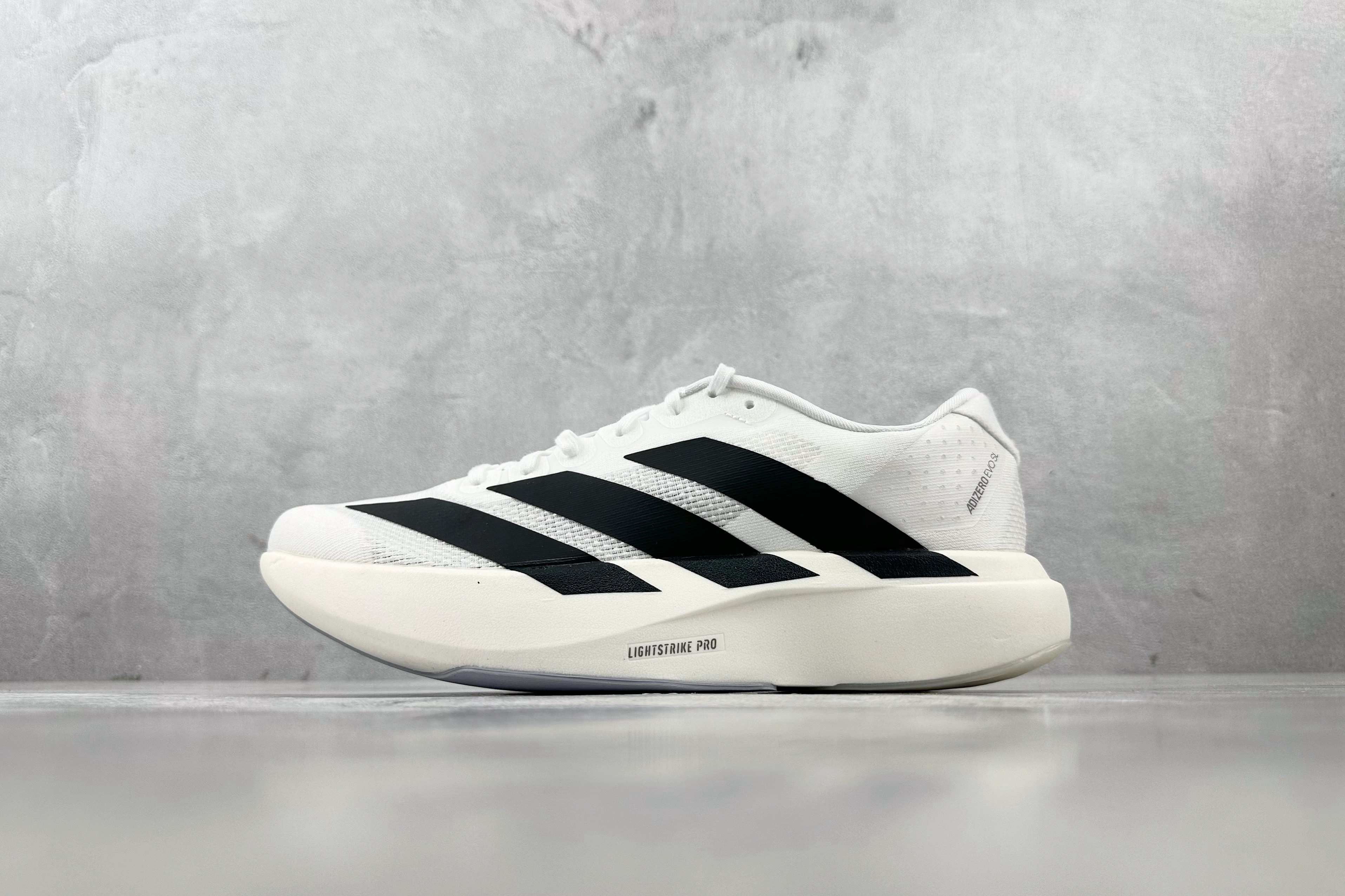 adidas Adizero Evo SL 跑鞋