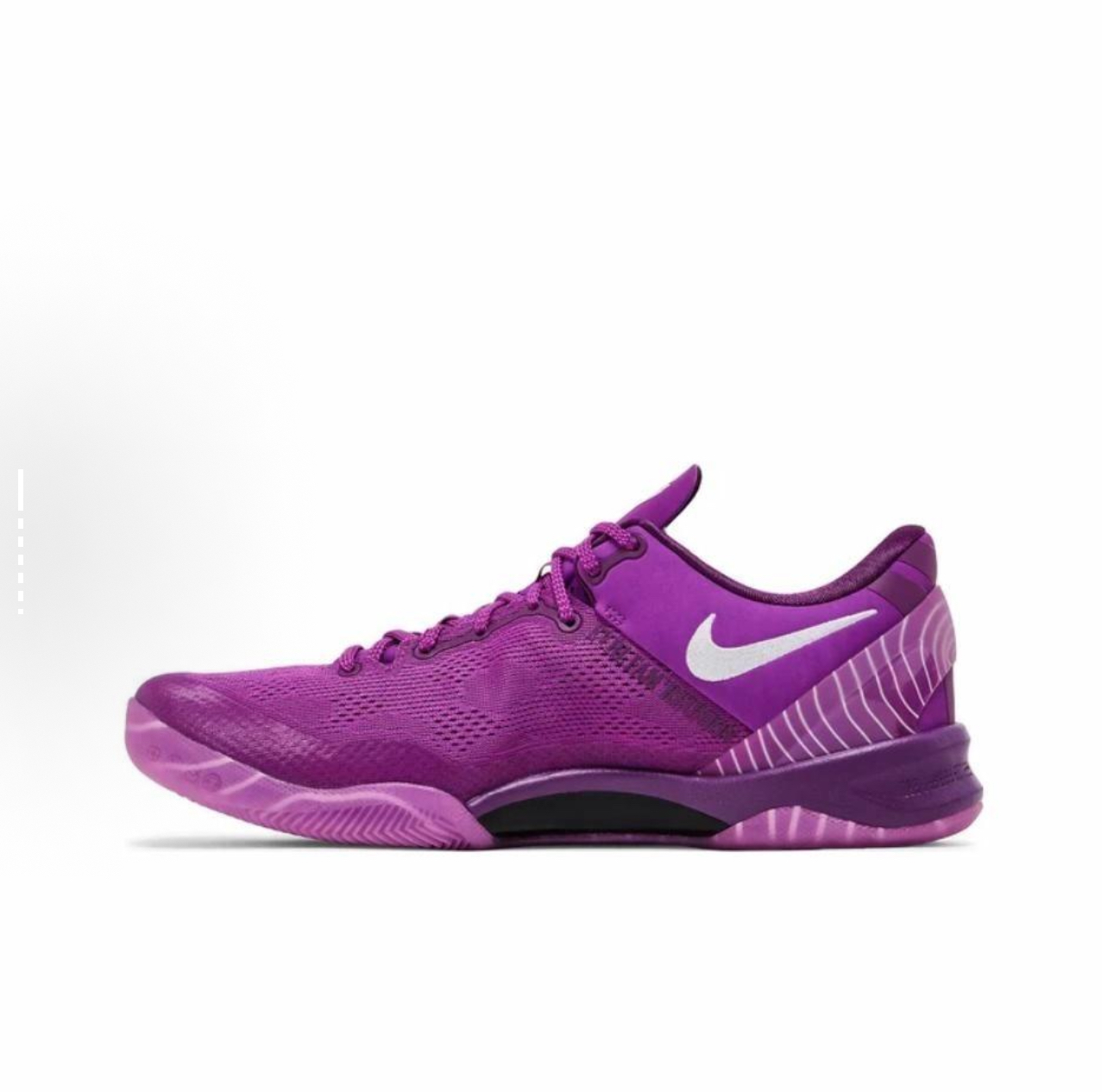 kobe 8 系列（尺寸建議偏大0.5號拿）