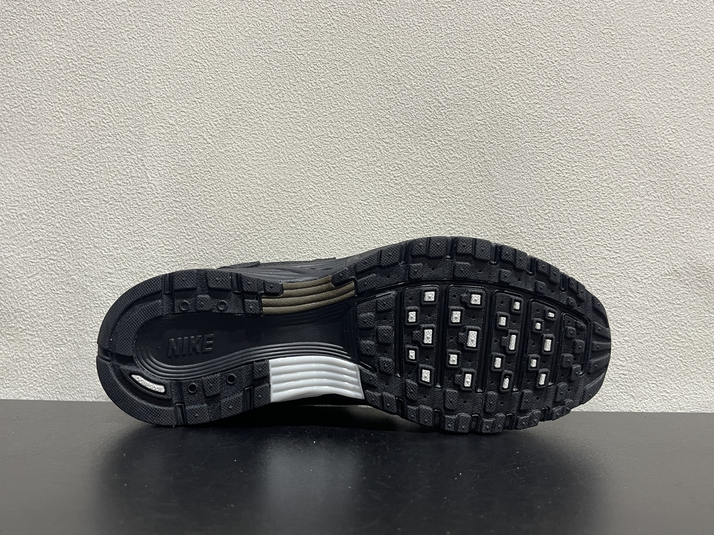 Nike P-6000(39-47.5)
