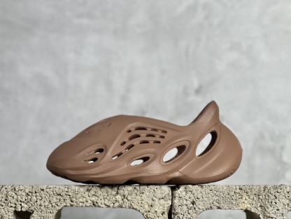 椰子洞洞鞋   adidas originals Yeezy Foam Runner 系列 