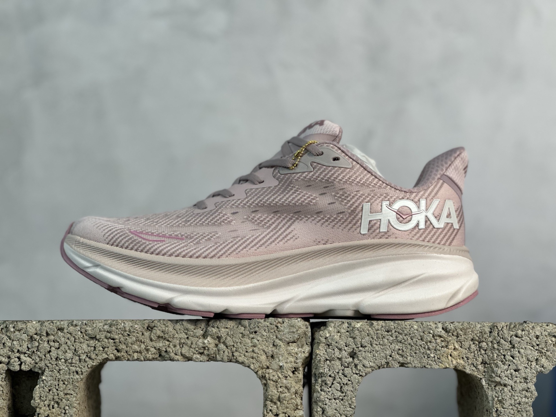 HOKA ONE ONE CLIFTON 9