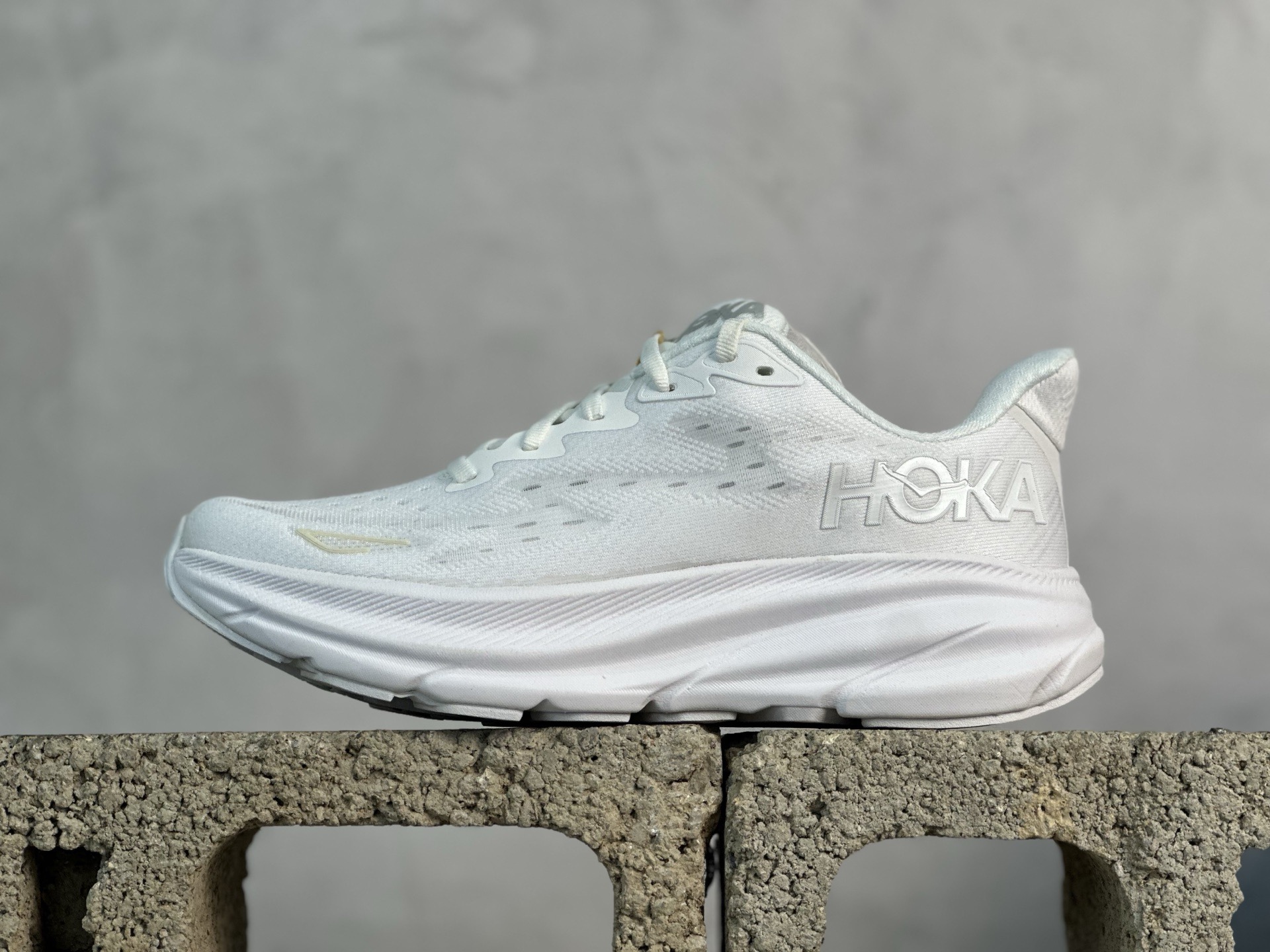 HOKA ONE ONE CLIFTON 9